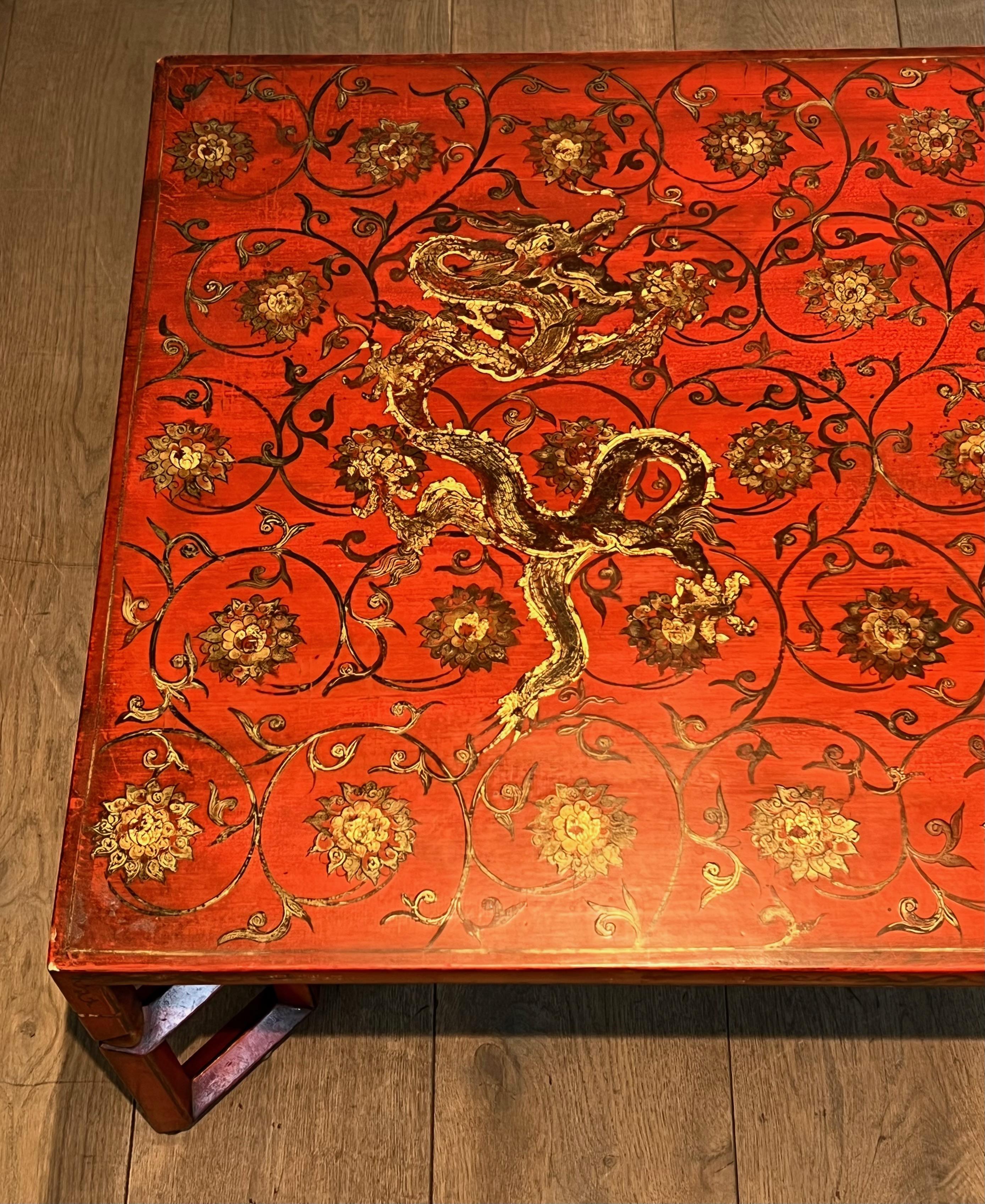 Large Red Lacquered Coffee Table with Gold Chinese Decorations For Sale 3