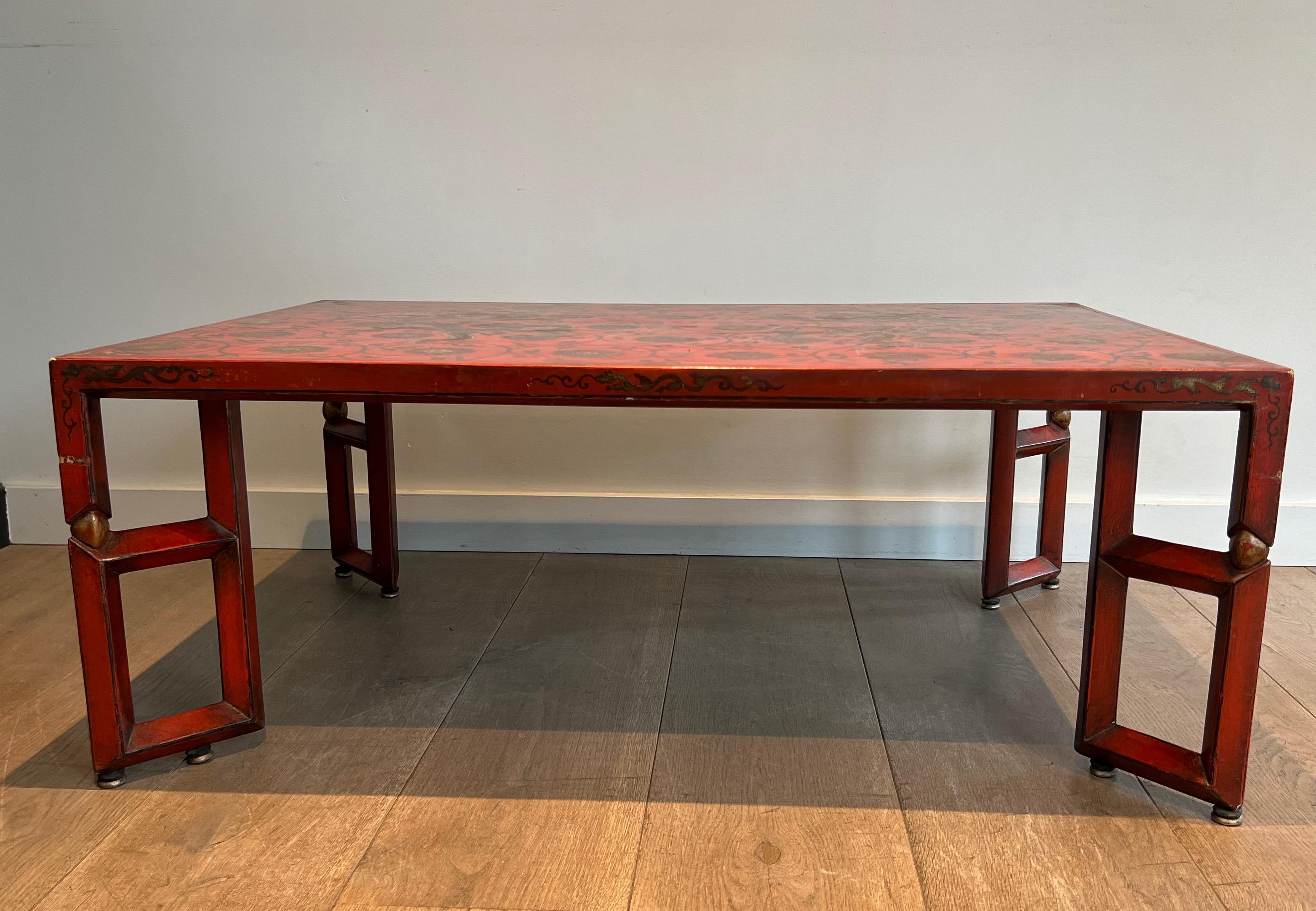 French Large Red Lacquered Coffee Table with Gold Chinese Decorations For Sale