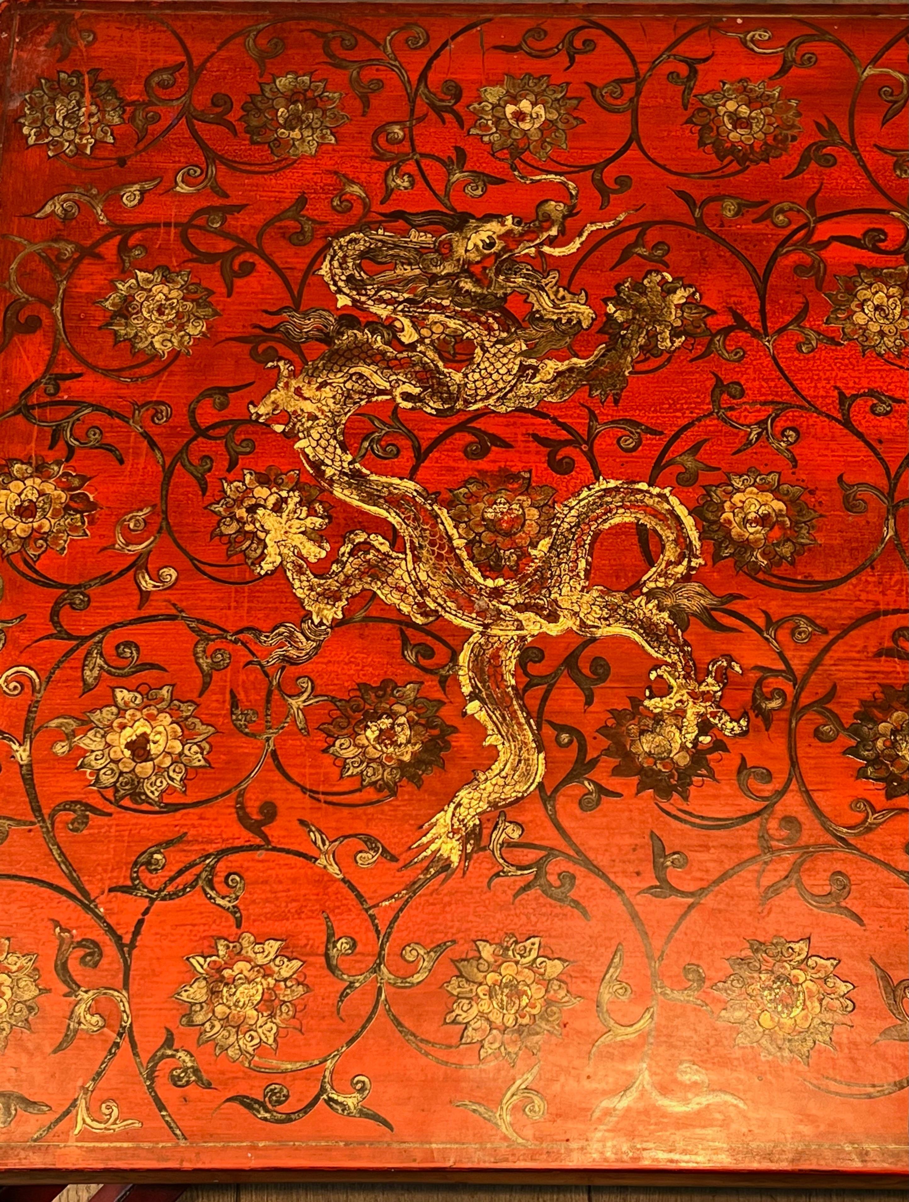 French Large Red Lacquered Coffee Table with Gold Chinese Decorations For Sale