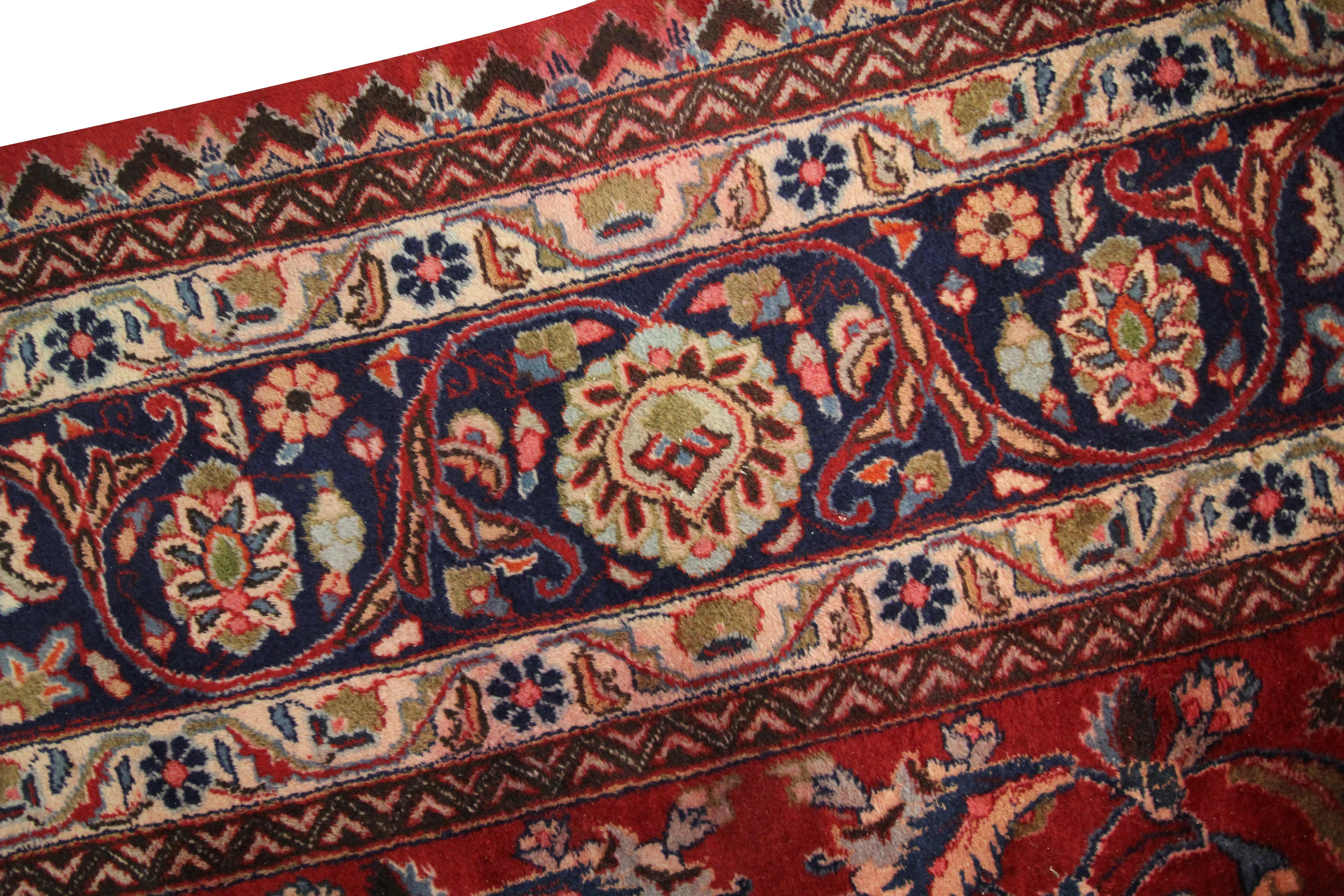 Großer roter traditioneller handgefertigter Orientteppich aus Wolle für Wohnzimmer im Angebot 4