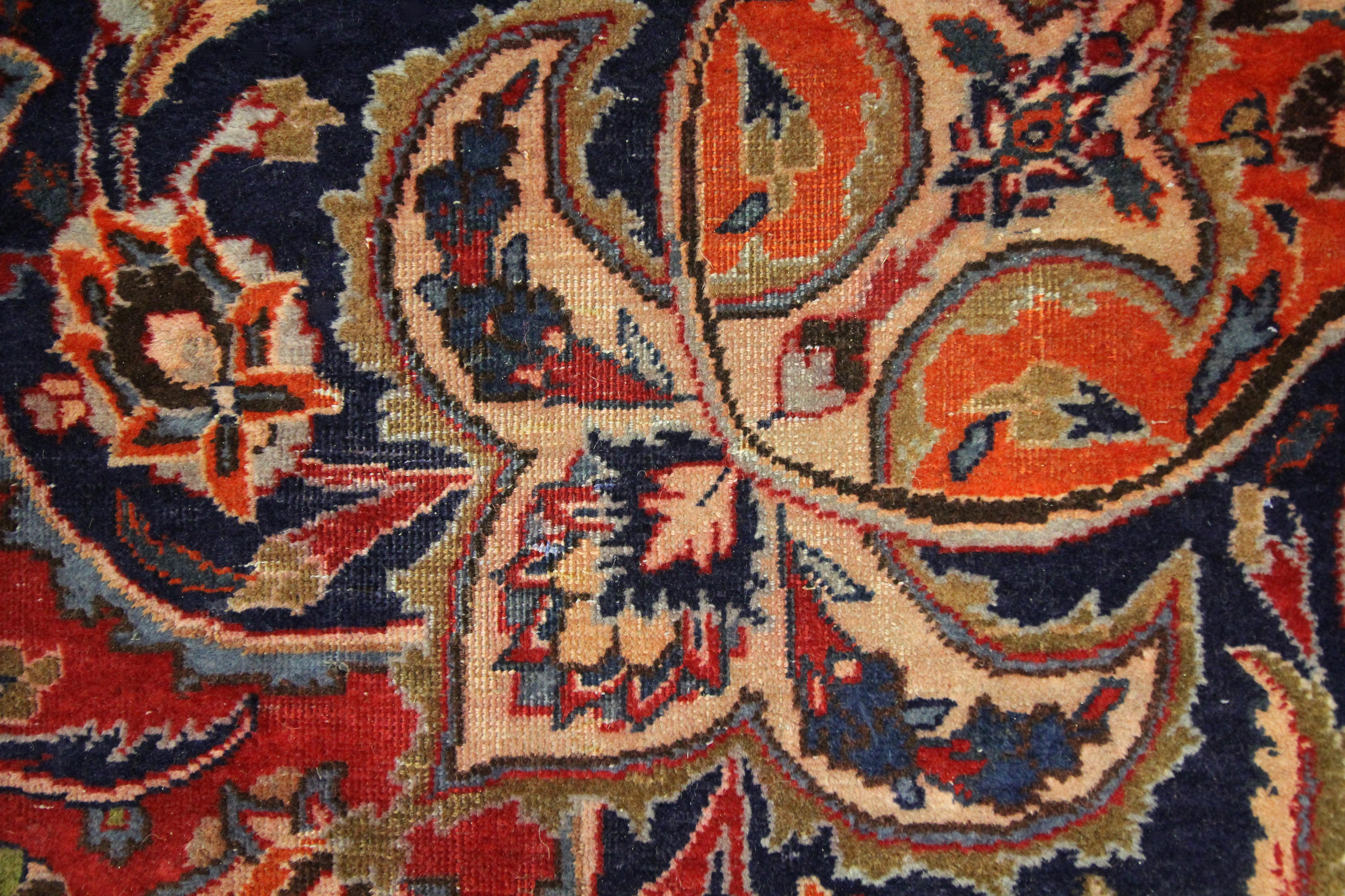 Großer roter traditioneller handgefertigter Orientteppich aus Wolle für Wohnzimmer im Angebot 9