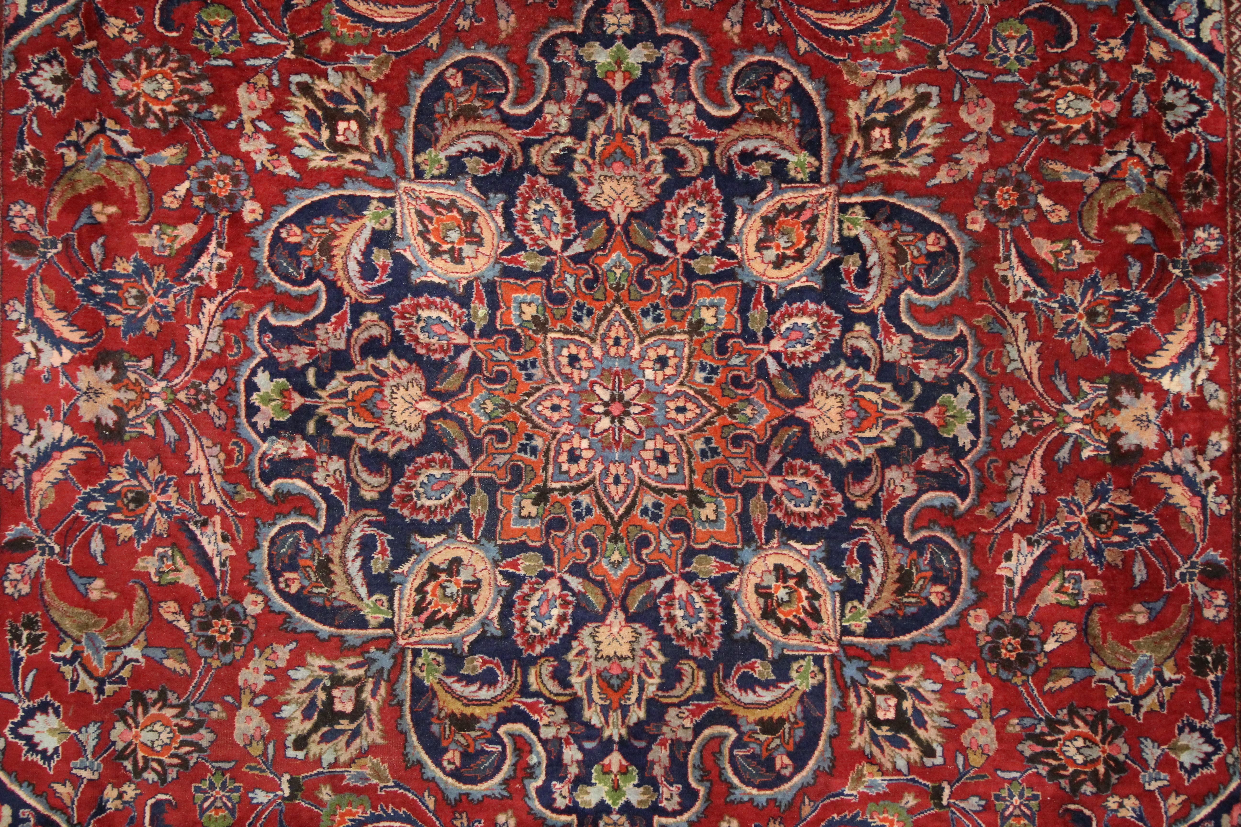 Großer roter traditioneller handgefertigter Orientteppich aus Wolle für Wohnzimmer (Pflanzlich gefärbt) im Angebot
