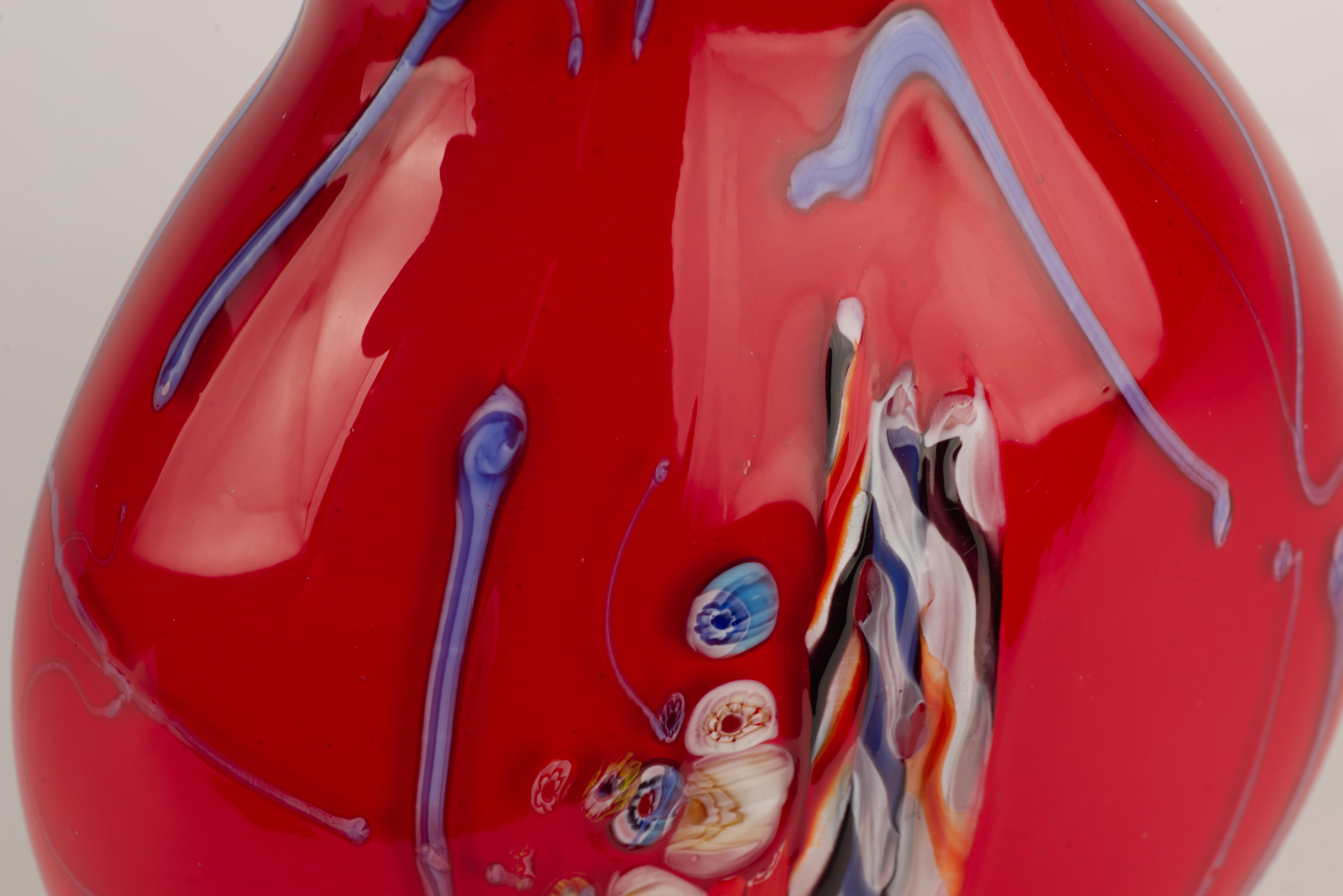 Grande vaso rosso Millefiori e Murine, vetro di Murano Nello stile di Dino Martens in vendita 2
