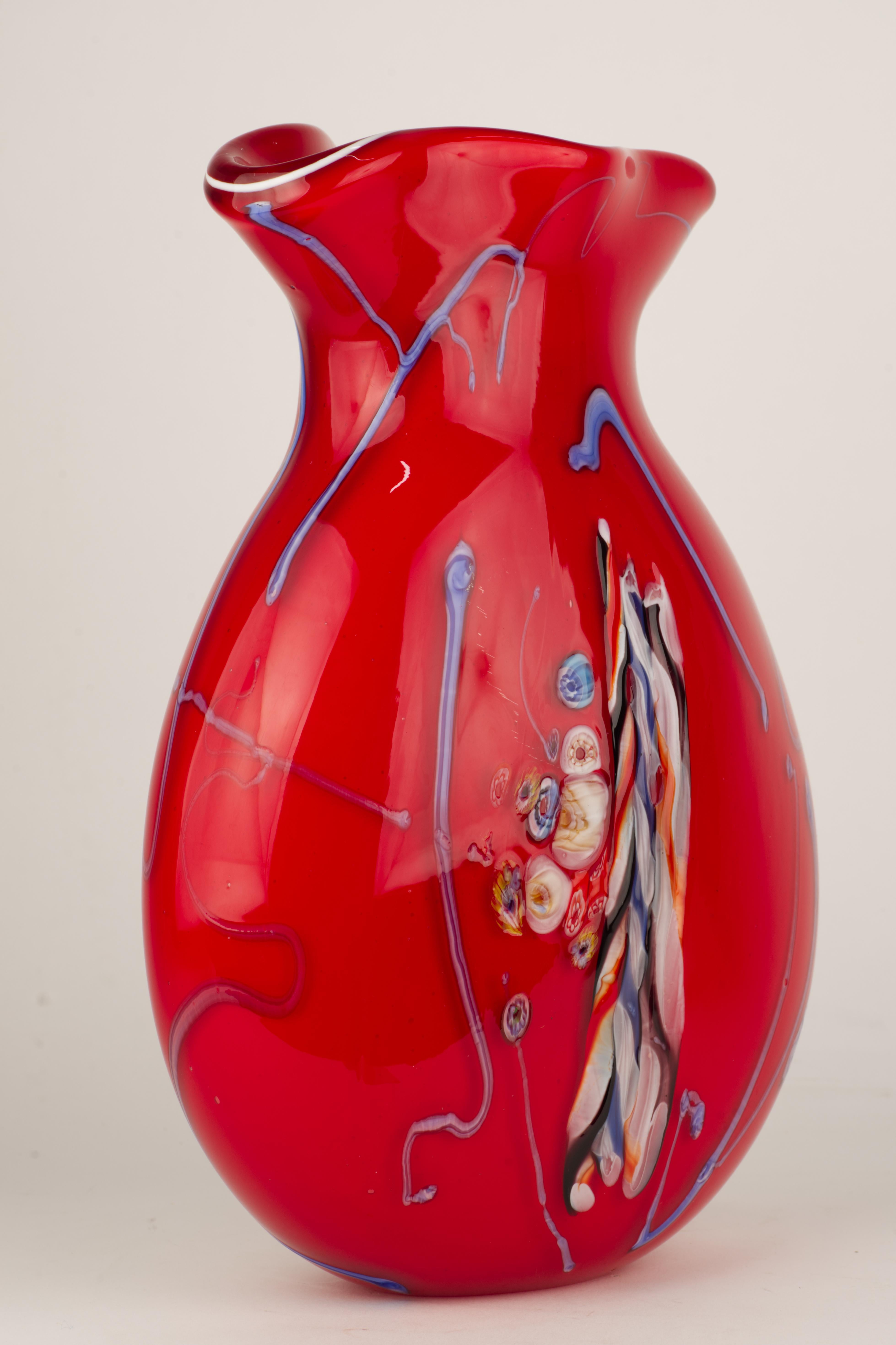 Italiano Grande vaso rosso Millefiori e Murine, vetro di Murano Nello stile di Dino Martens in vendita