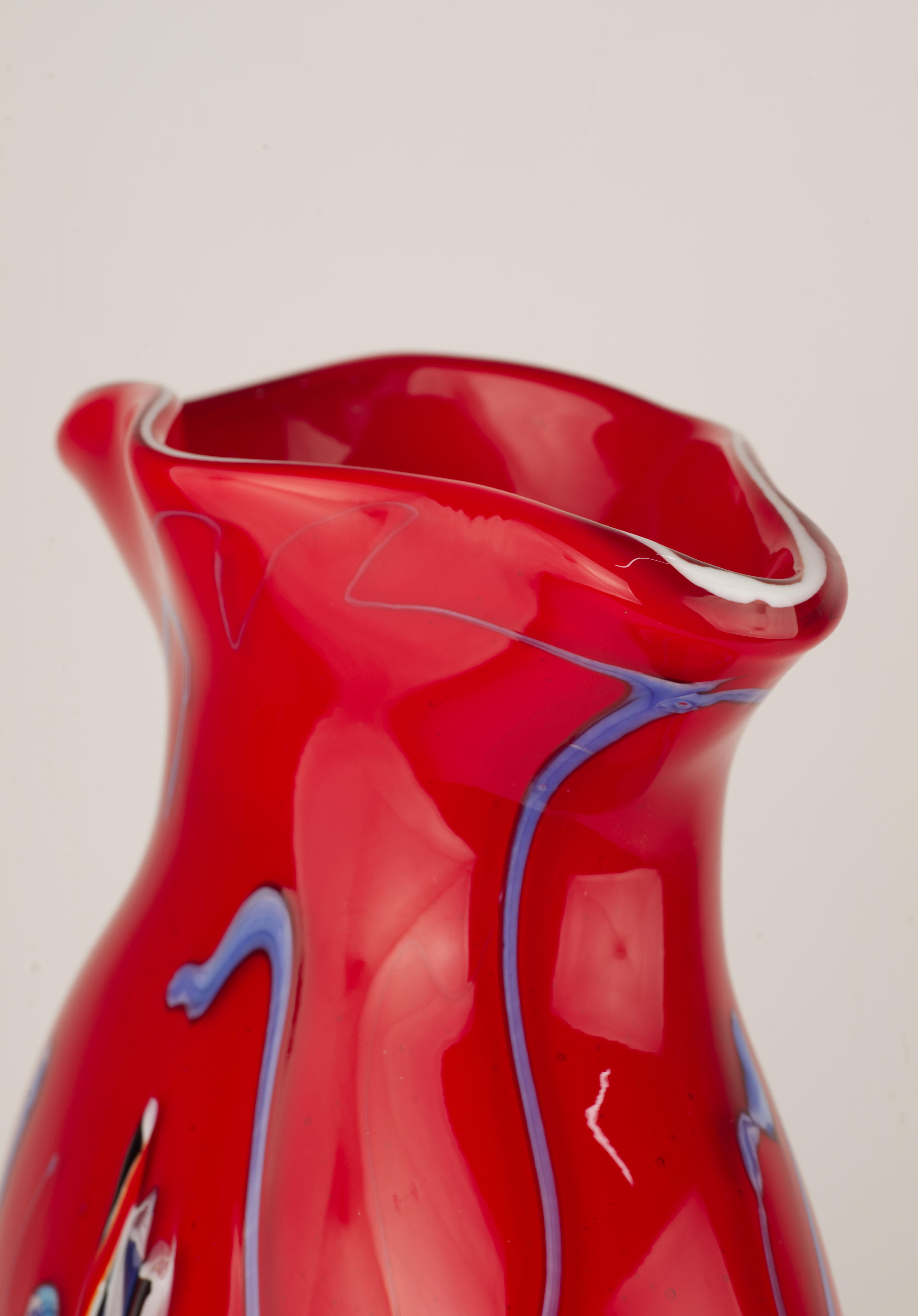 XX secolo Grande vaso rosso Millefiori e Murine, vetro di Murano Nello stile di Dino Martens in vendita