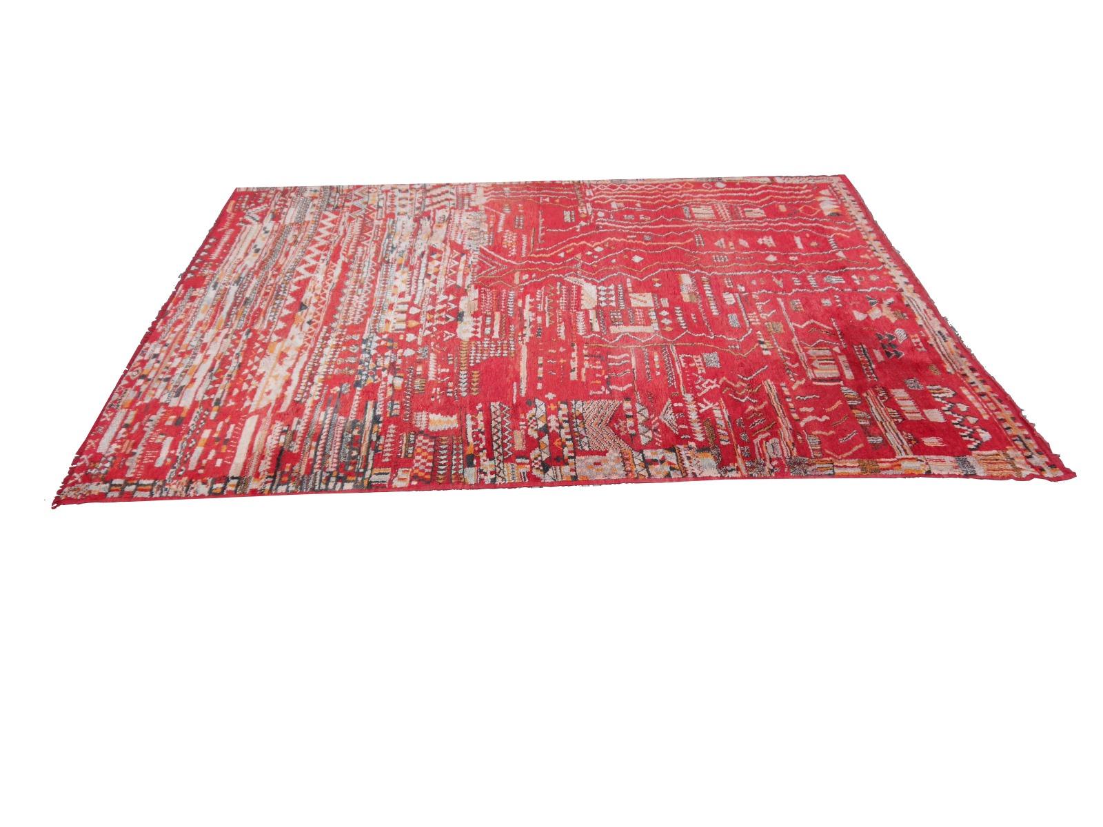 Großer roter marokkanischer Vintage-Teppich im nordafrikanischen Stammesmuster aus der Djoharian-Kollektion (Marokkanisch) im Angebot