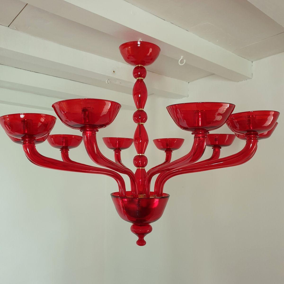 Large red Mid-Century Modern Murano glass chandelier, Venini style, Italy 1980s.
A shiny carmine red Murano glass chandelier, with gold plated mounts.
The neoclassical style chandelier has ten arms and lights and is professionally rewired for the US