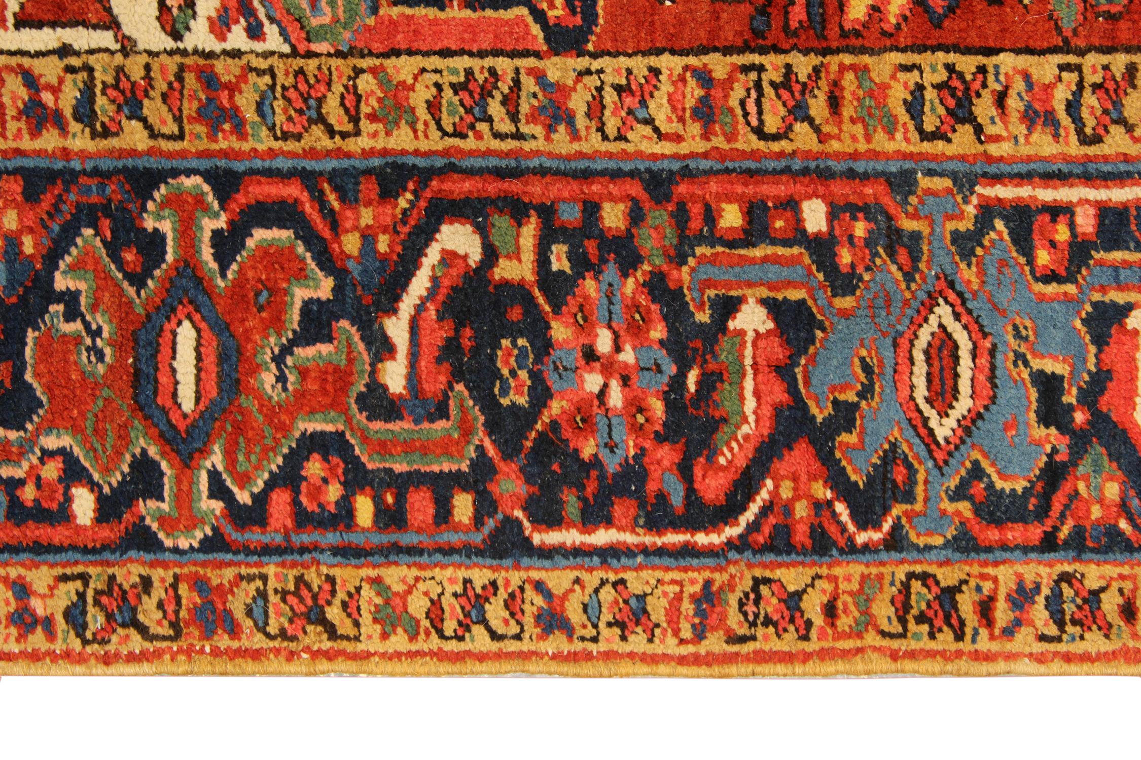 Großer roter orientalischer geometrischer handgewebter Teppich aus Wolle, Rustikale Teppiche im Angebot 232x333cm (Heriz Serapi) im Angebot
