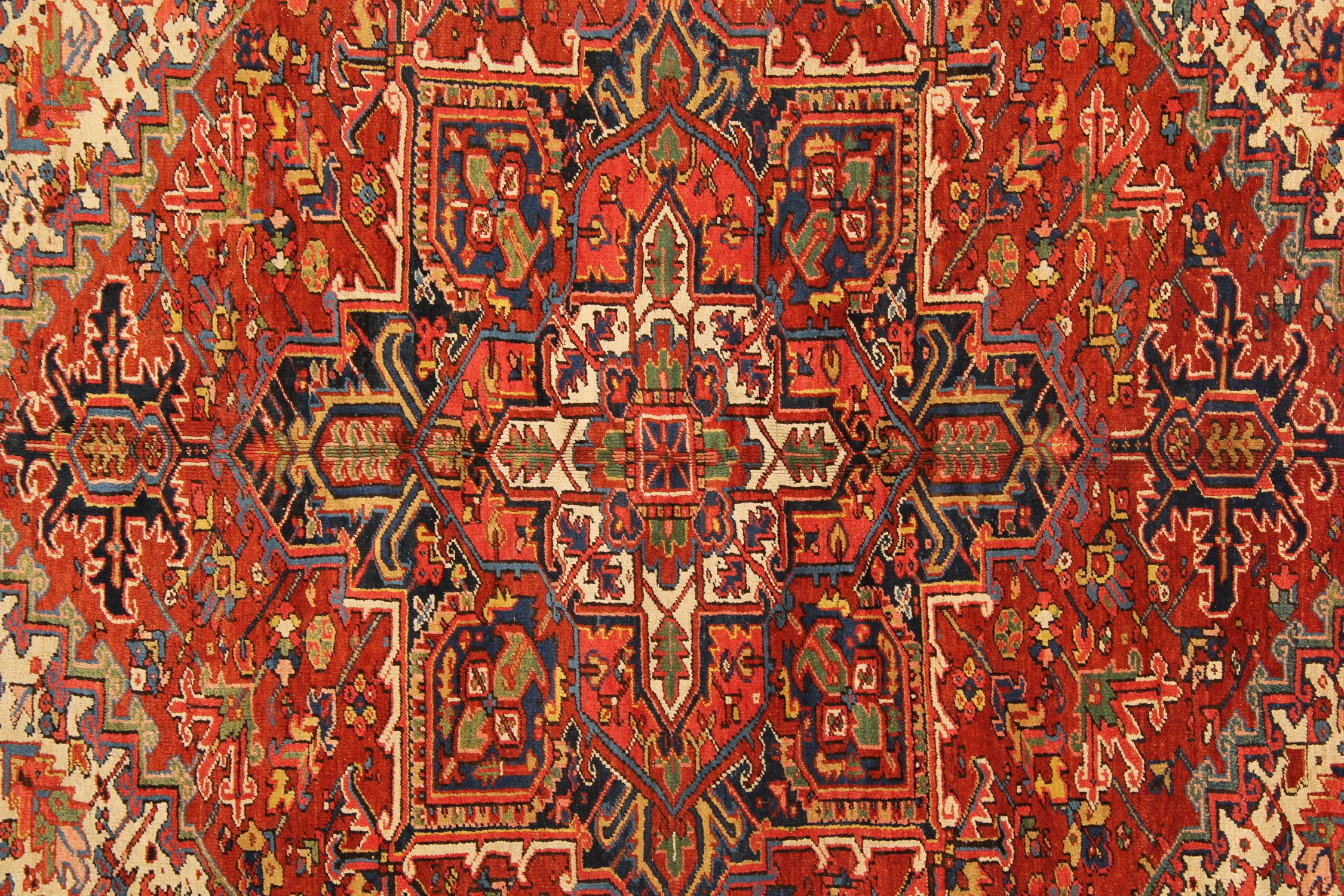 Großer roter orientalischer geometrischer handgewebter Teppich aus Wolle, Rustikale Teppiche im Angebot 232x333cm (Handgefertigt) im Angebot