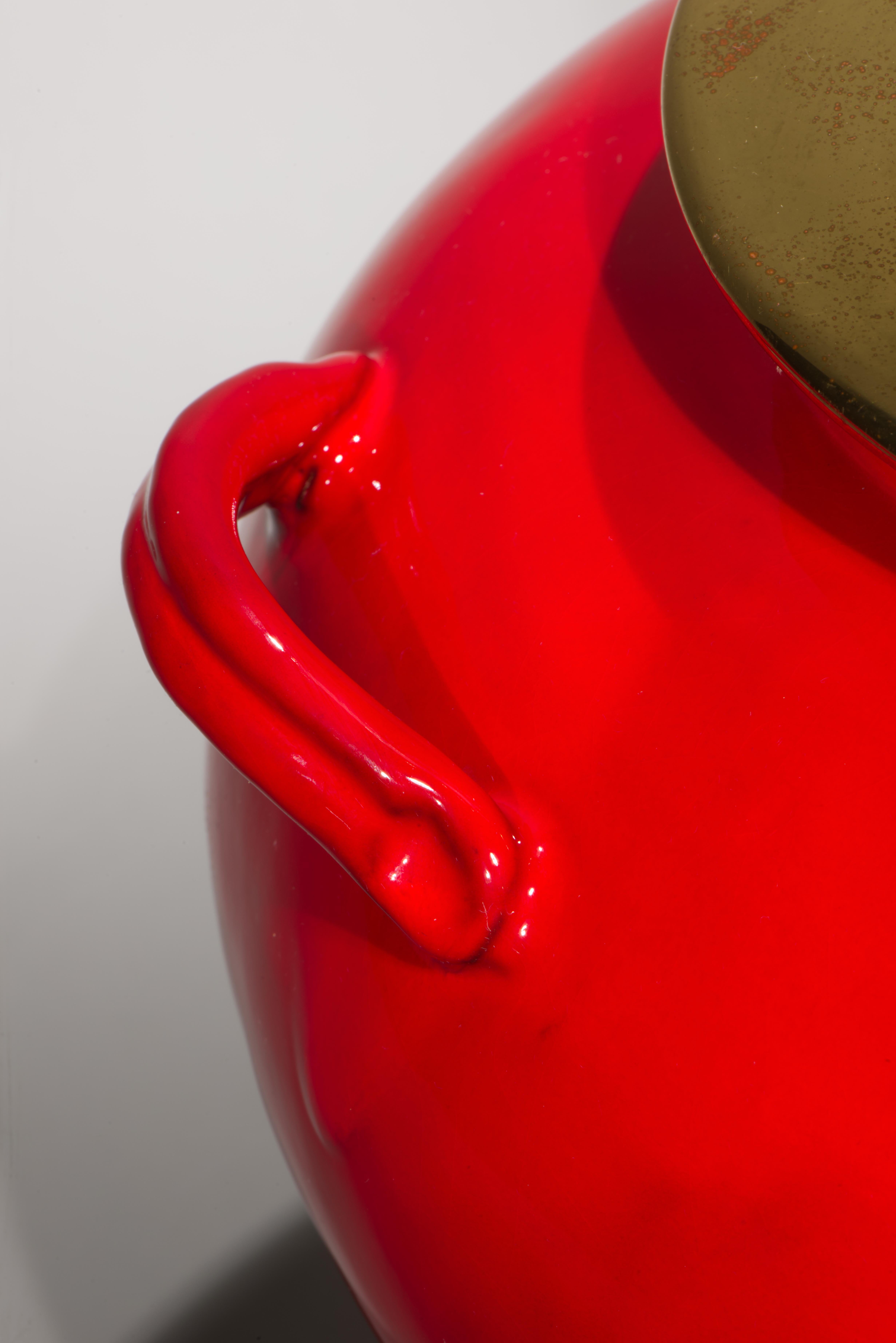 Große rote ochsenblutfarbene Chinoiserie-Keramik-Urnen-Tischlampe, 1970er-1980er Jahre (20. Jahrhundert) im Angebot