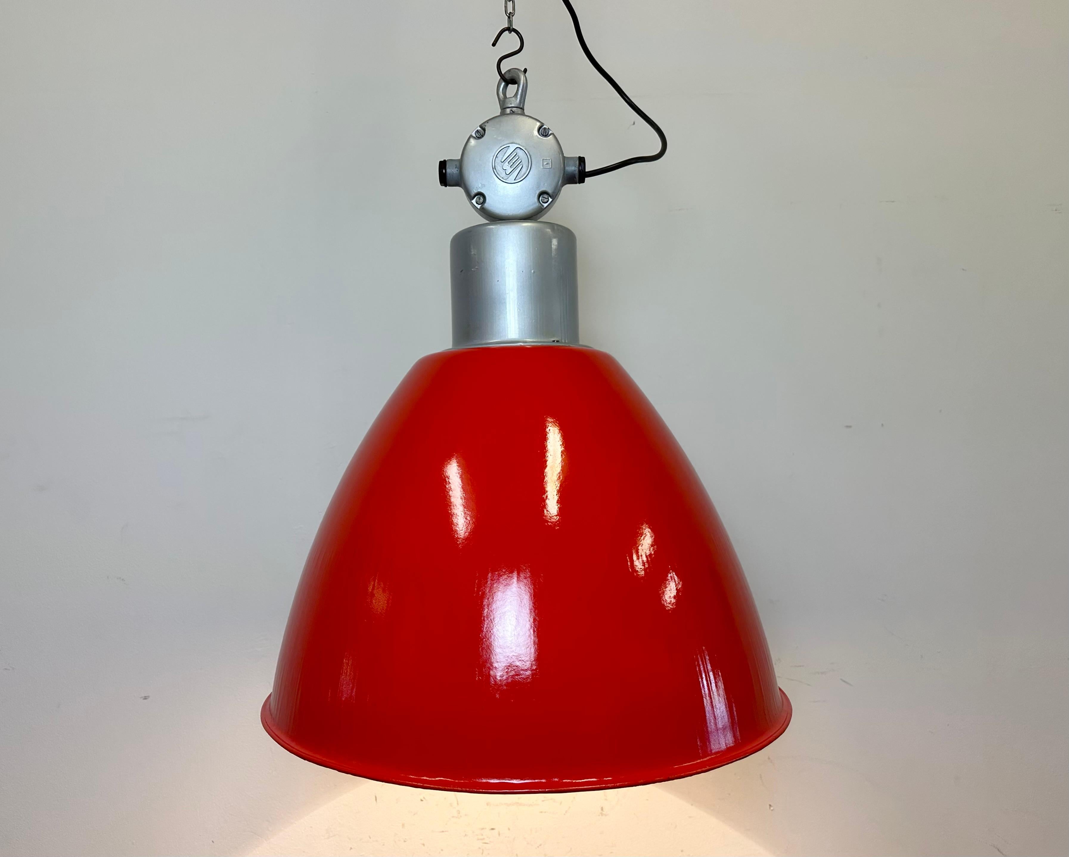 Large Red Painted Industrial Factory Lamp from Elektrosvit, 1960s For Sale 3