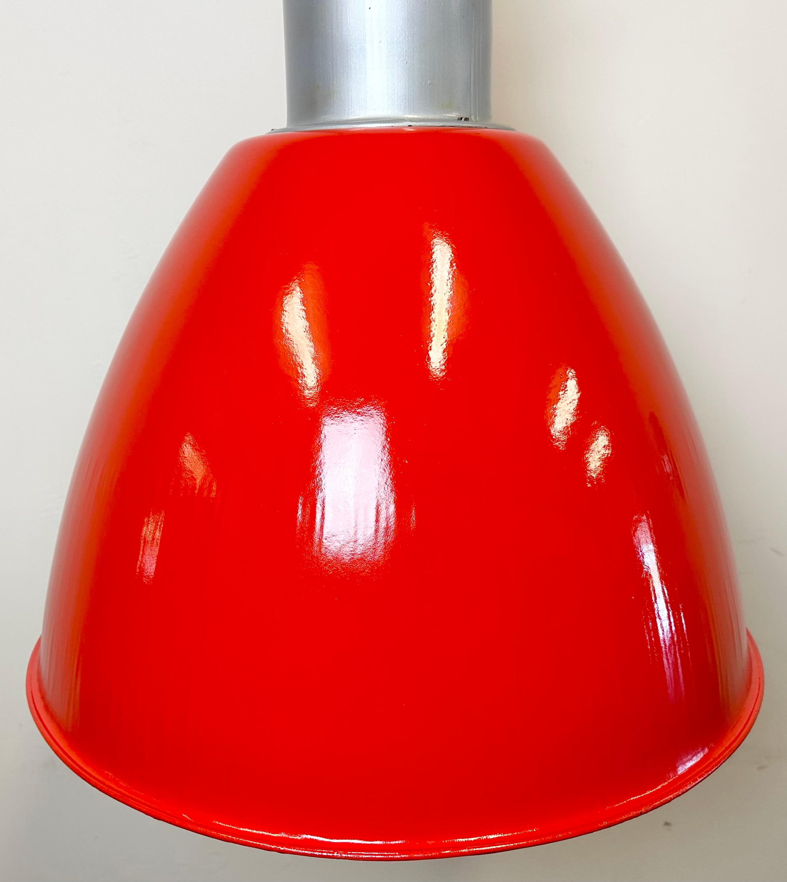 Large Red Painted Industrial Factory Lamp from Elektrosvit, 1960s In Good Condition For Sale In Kojetice, CZ