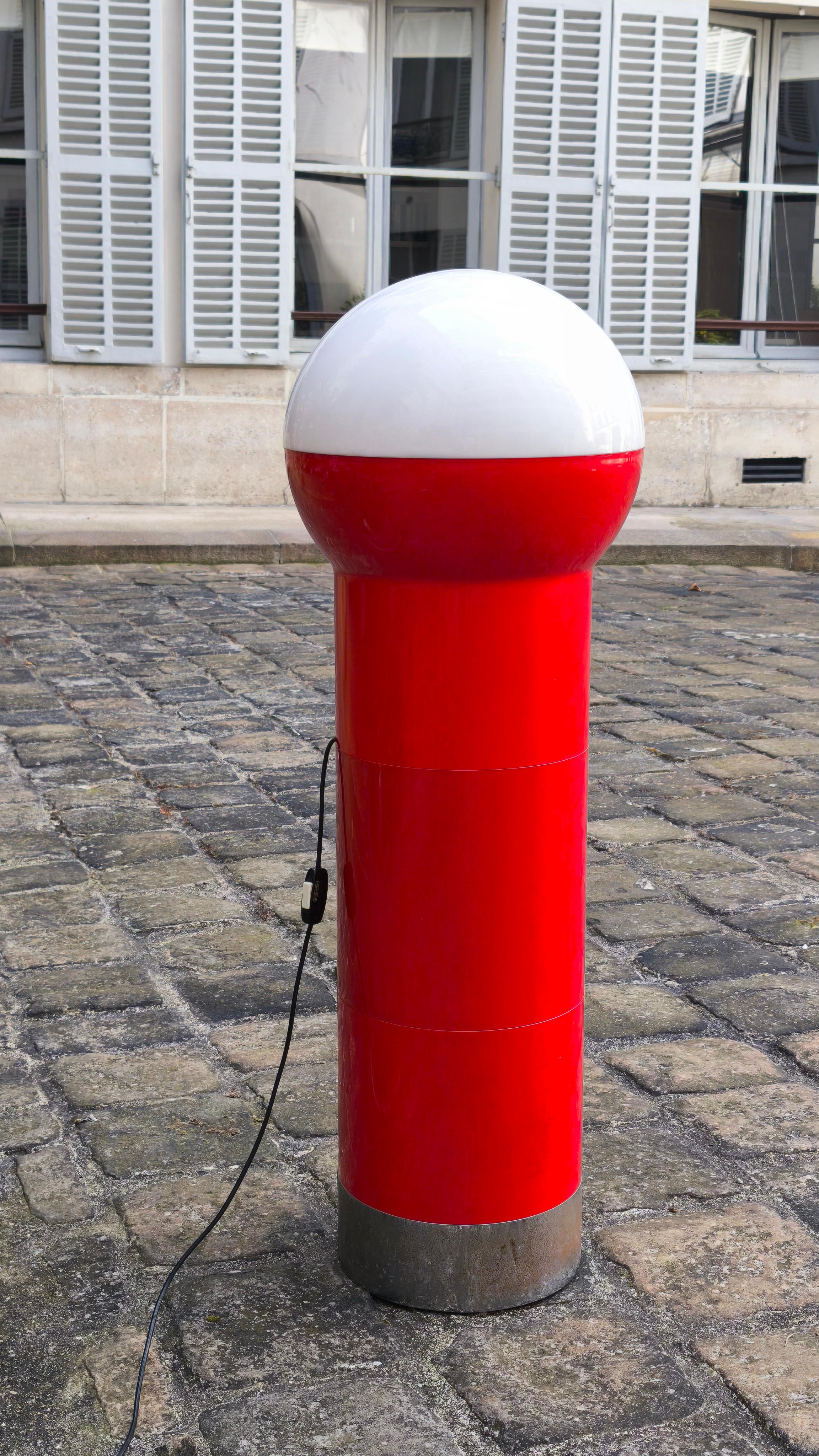 Große rote Kunststofflampe, 1970er Jahre, zugeschrieben Gae Aulenti (Ende des 20. Jahrhunderts) im Angebot