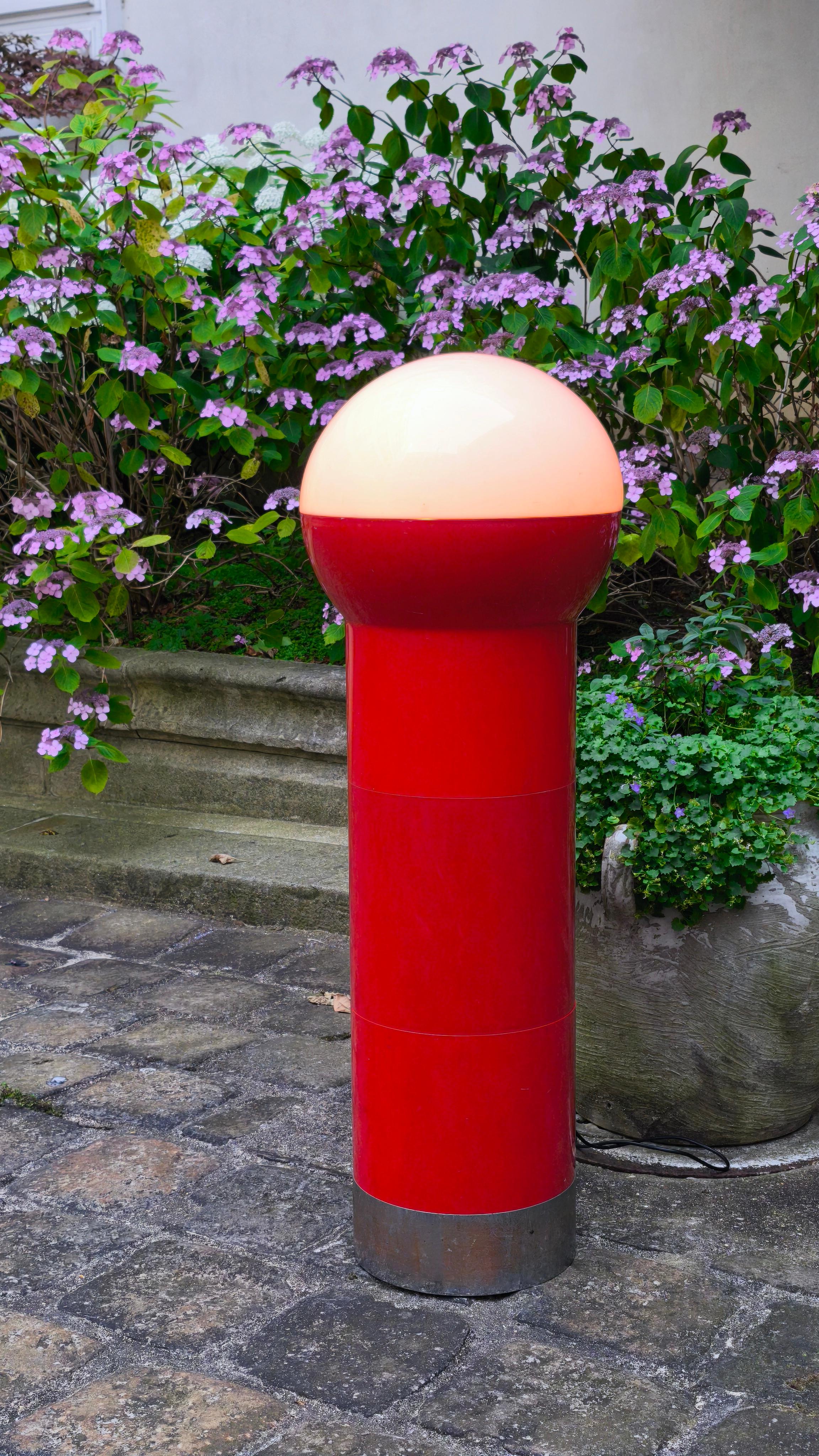 Große rote Kunststofflampe, 1970er Jahre, zugeschrieben Gae Aulenti im Angebot 2