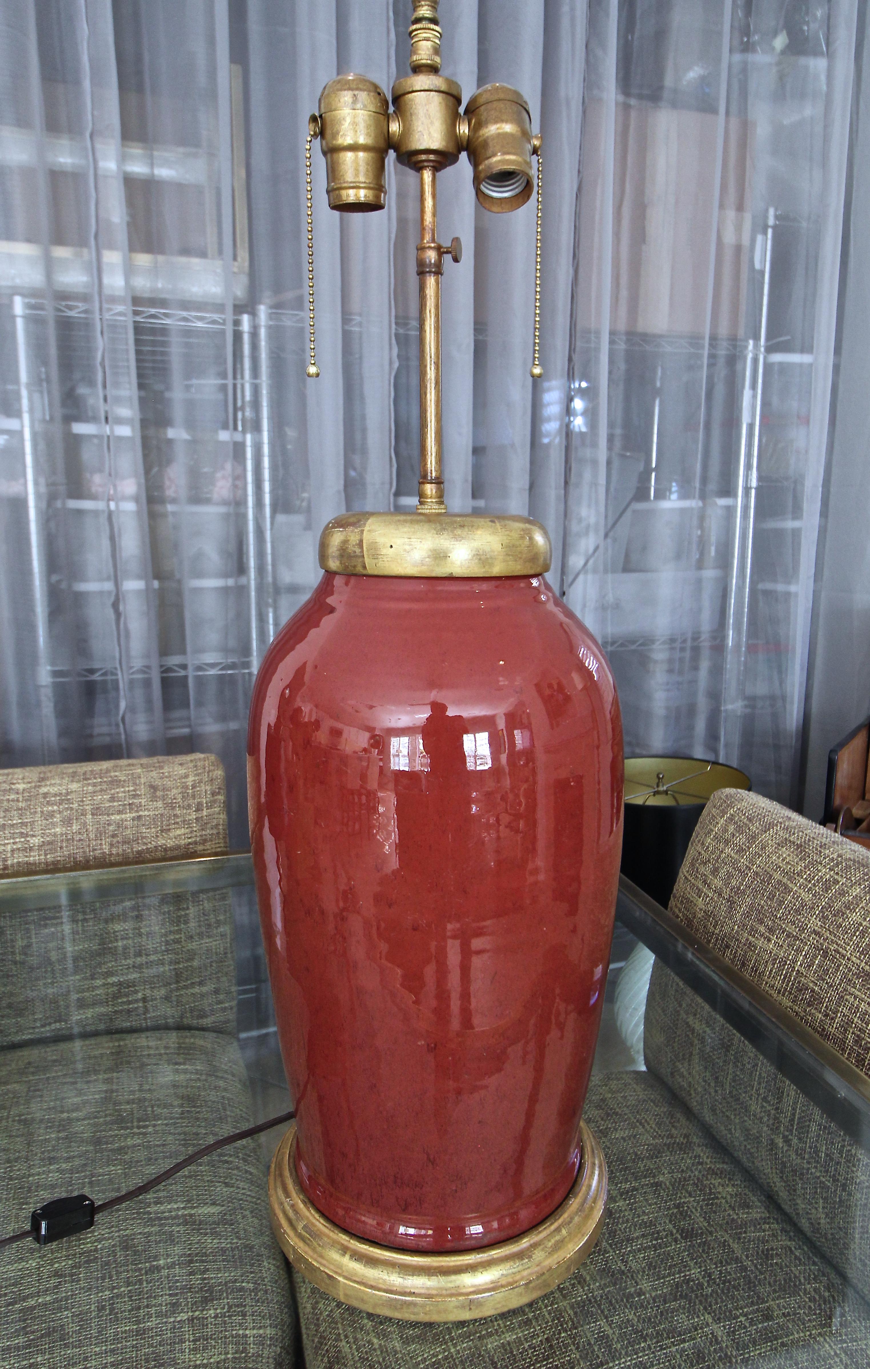 Large Chinese Oxblood Porcelain Water Gilt Table Lamp In Good Condition For Sale In Palm Springs, CA