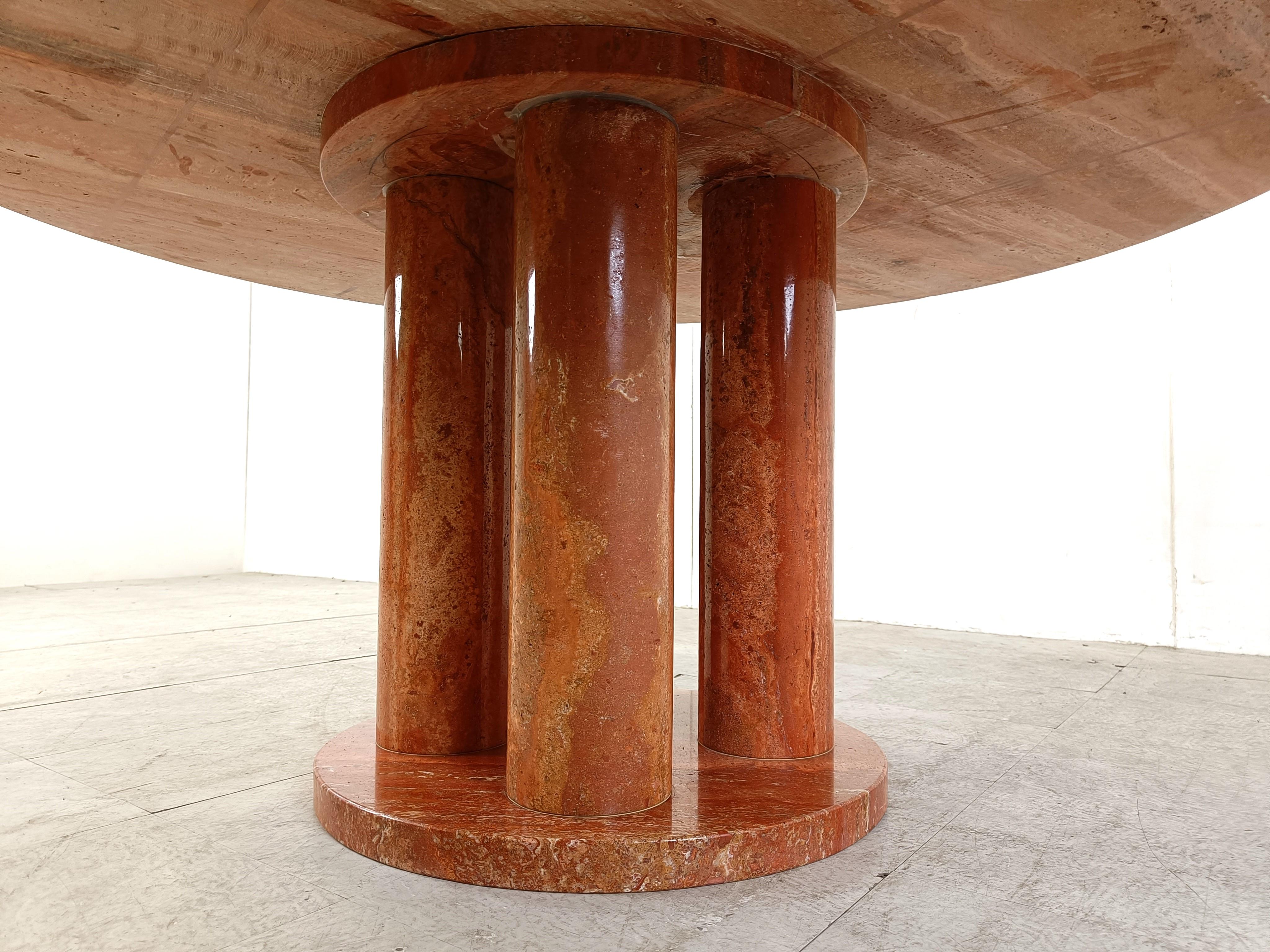 Large red travertine round dining table, 1970s For Sale 4