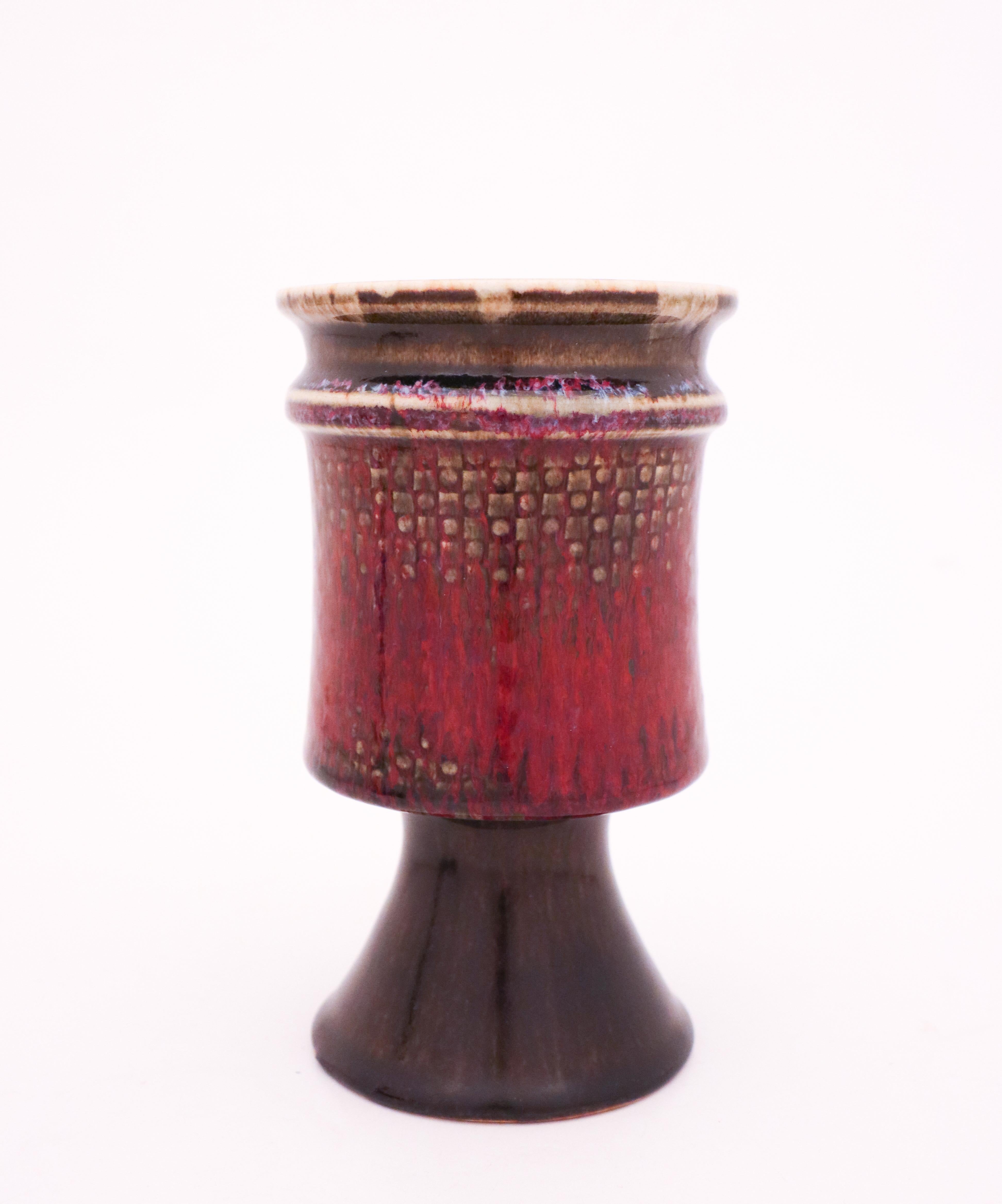 Große rote Vase aus Steingut, Stig Lindberg, Gustavsbergs Studio (Skandinavische Moderne) im Angebot