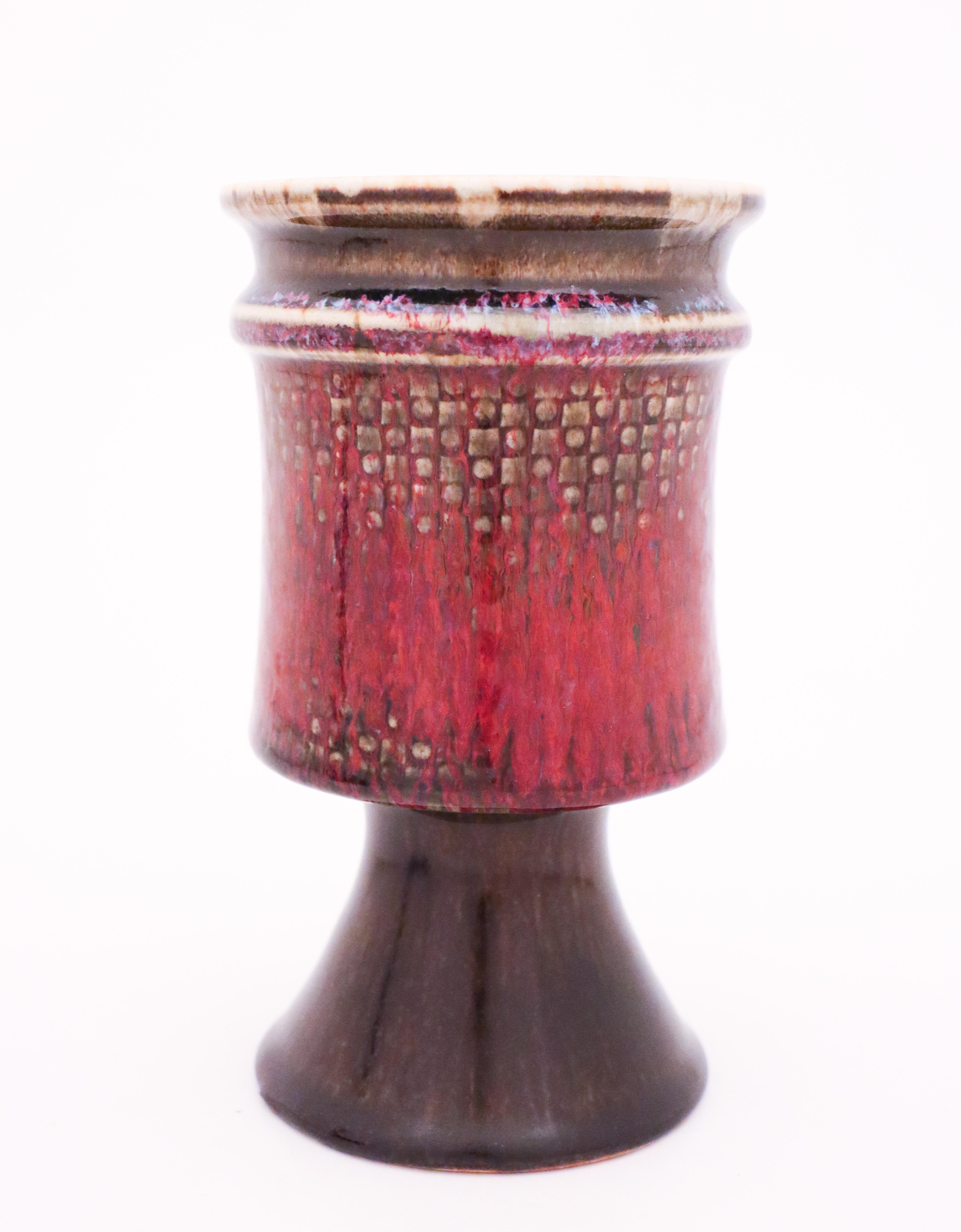 Große rote Vase aus Steingut, Stig Lindberg, Gustavsbergs Studio (Schwedisch) im Angebot