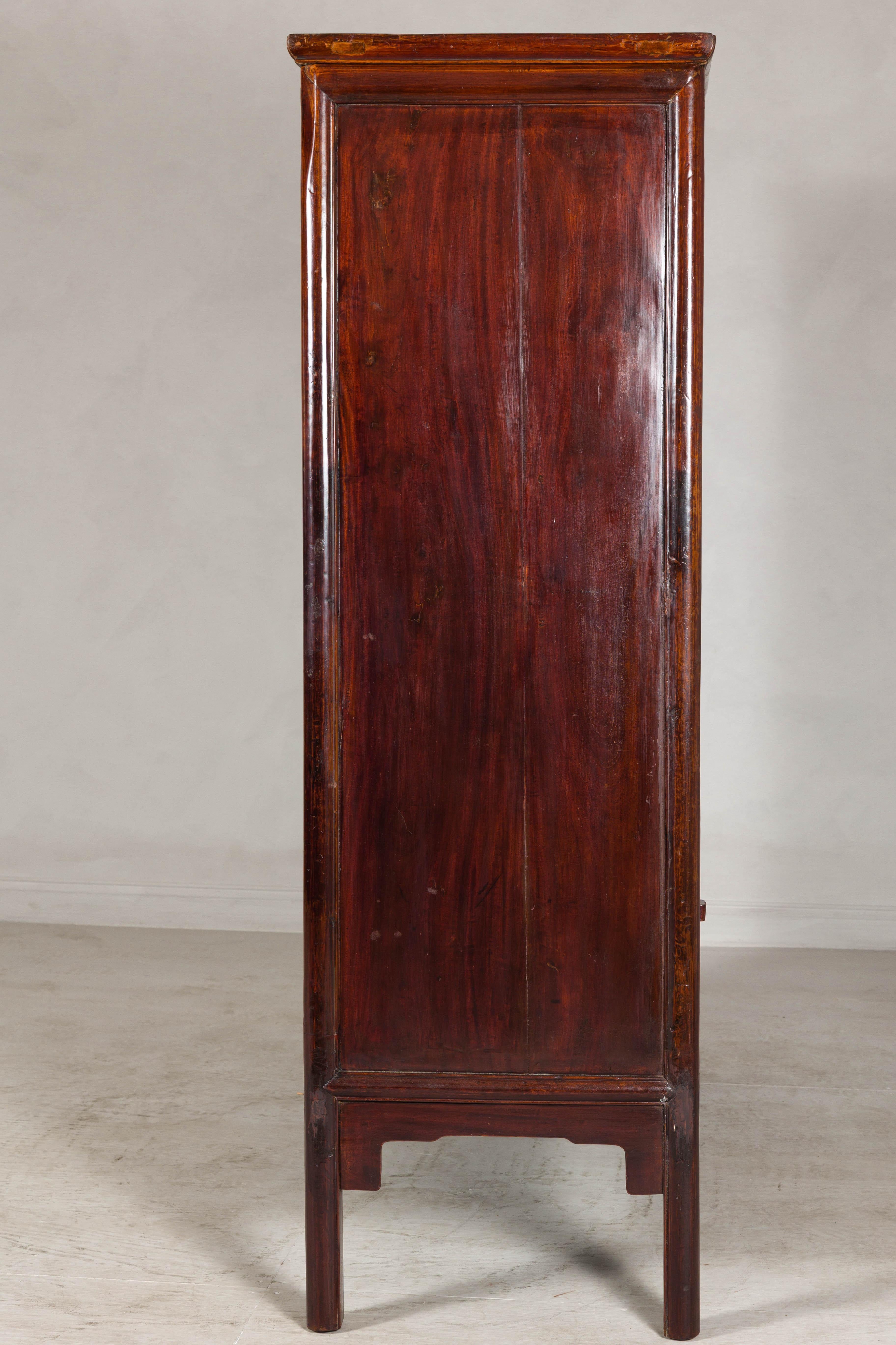 Gran Armario Lacado Marrón Rojizo con Puertas Abatibles y Dos Estantes en venta 6