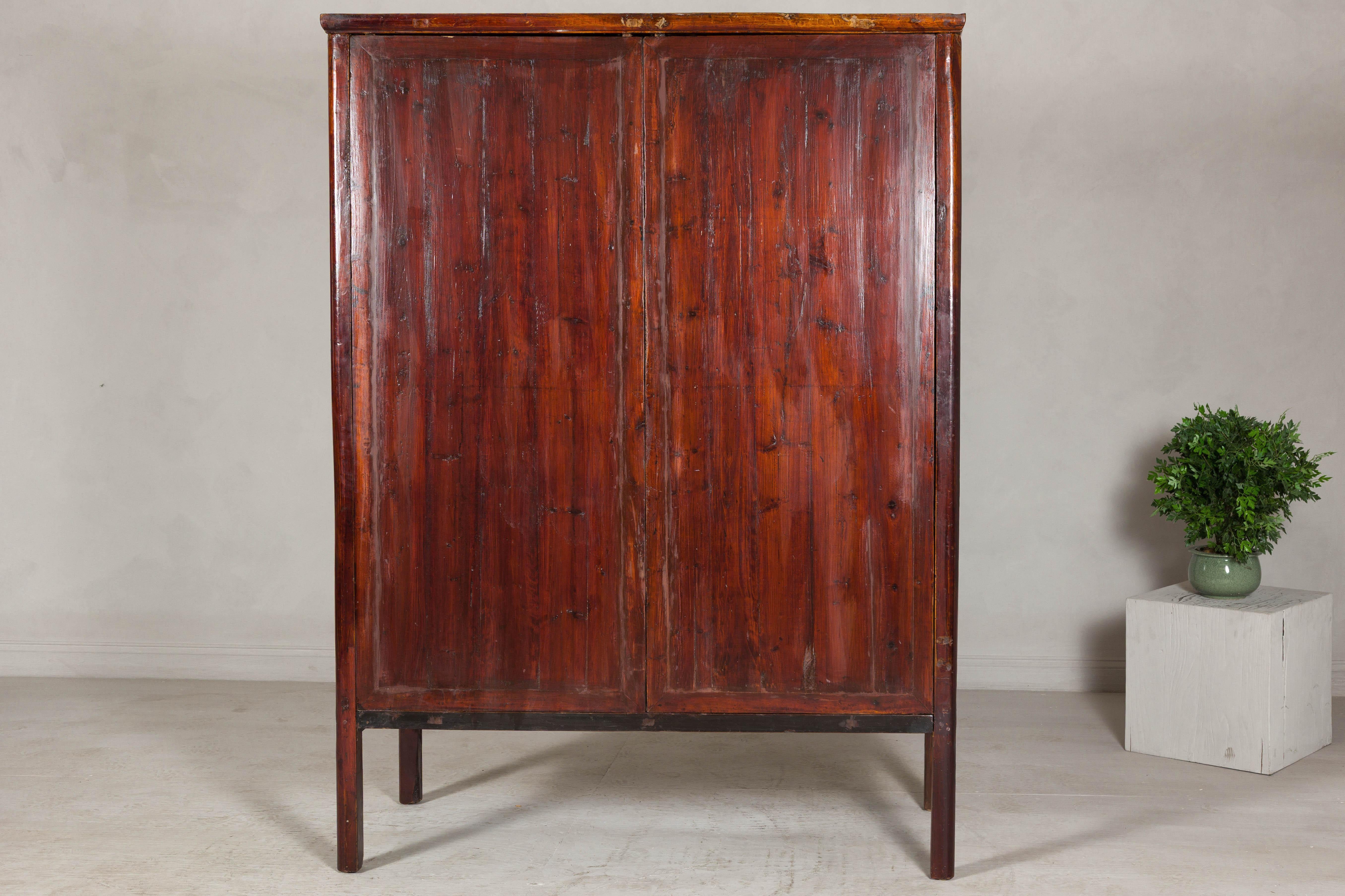 Gran Armario Lacado Marrón Rojizo con Puertas Abatibles y Dos Estantes en venta 7