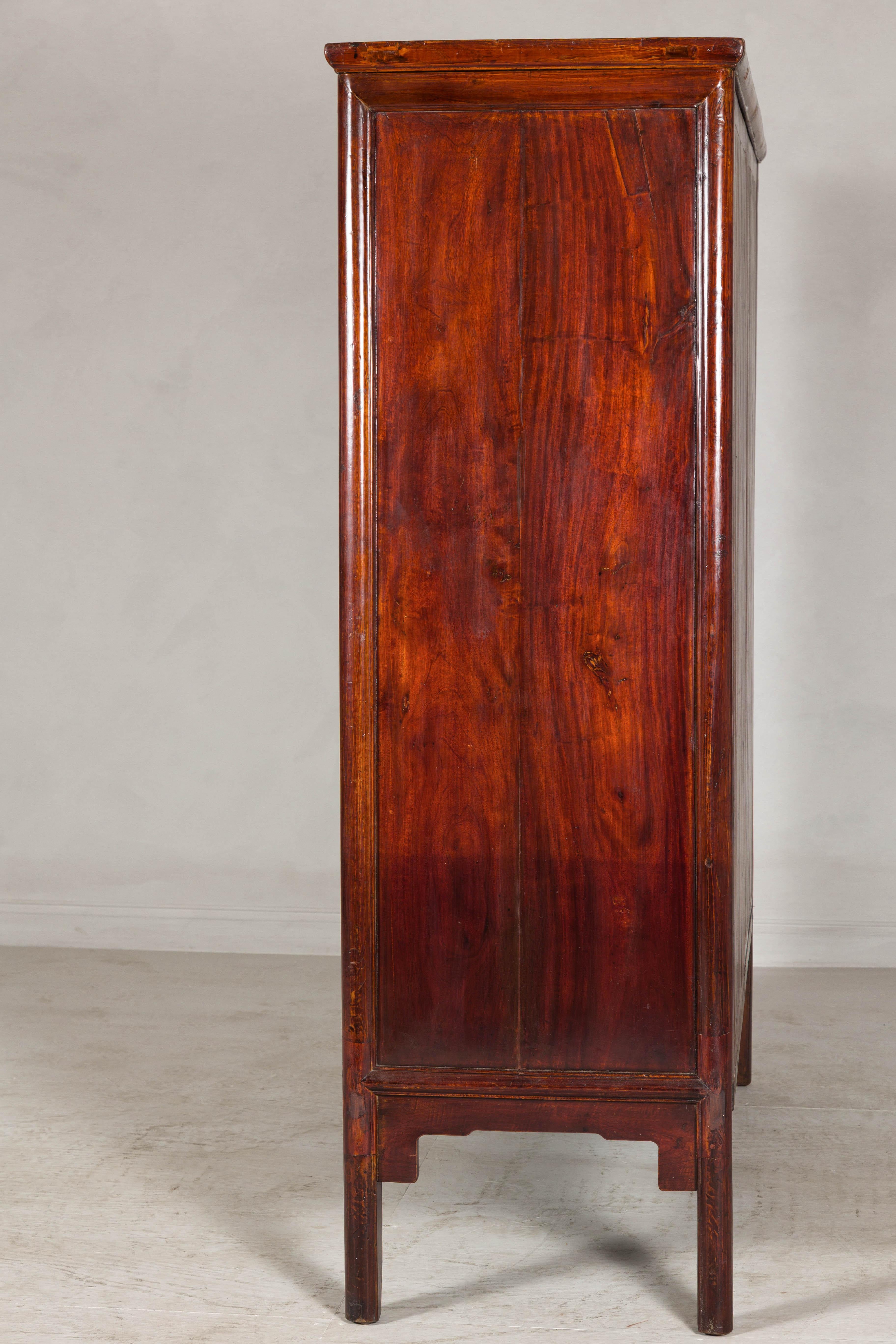 Gran Armario Lacado Marrón Rojizo con Puertas Abatibles y Dos Estantes en venta 8