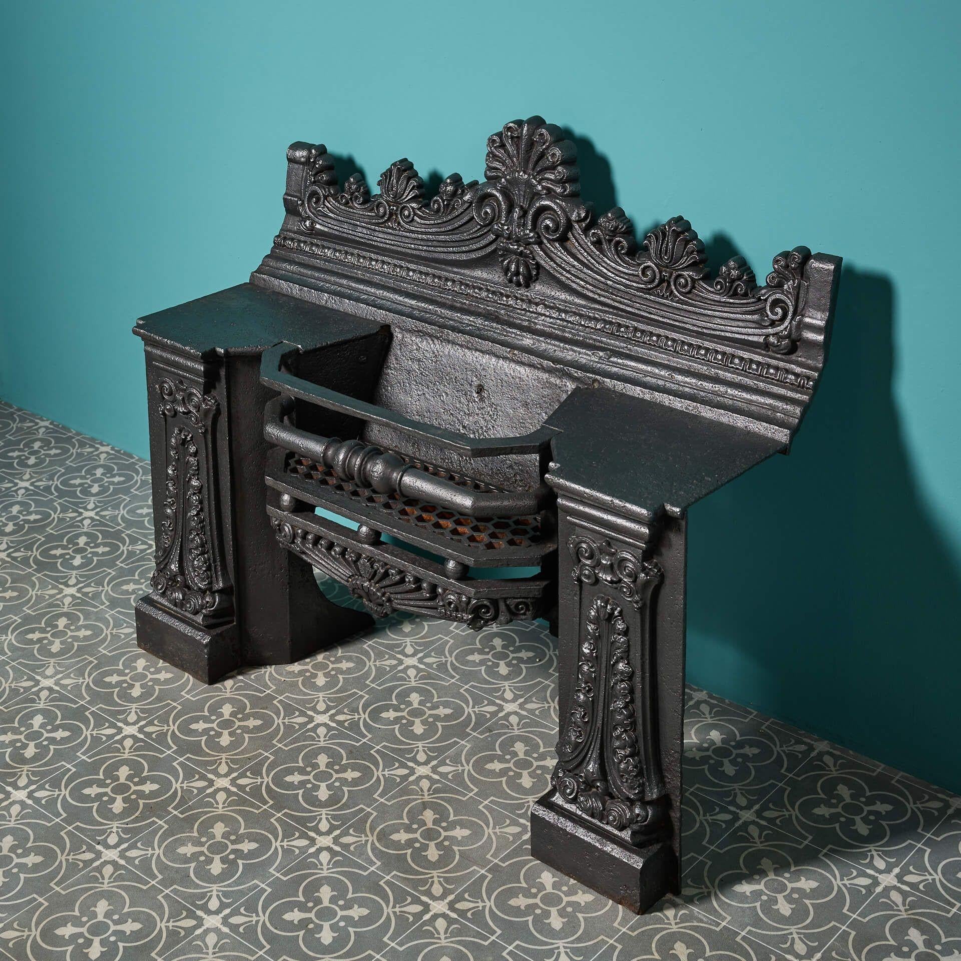 Large Regency Cast Iron Hob Grate In Fair Condition For Sale In Wormelow, Herefordshire