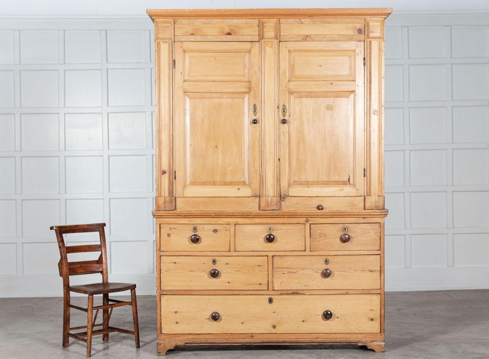 Großer Regency English Estate Made Pine Housekeepers Cupboard (19. Jahrhundert) im Angebot