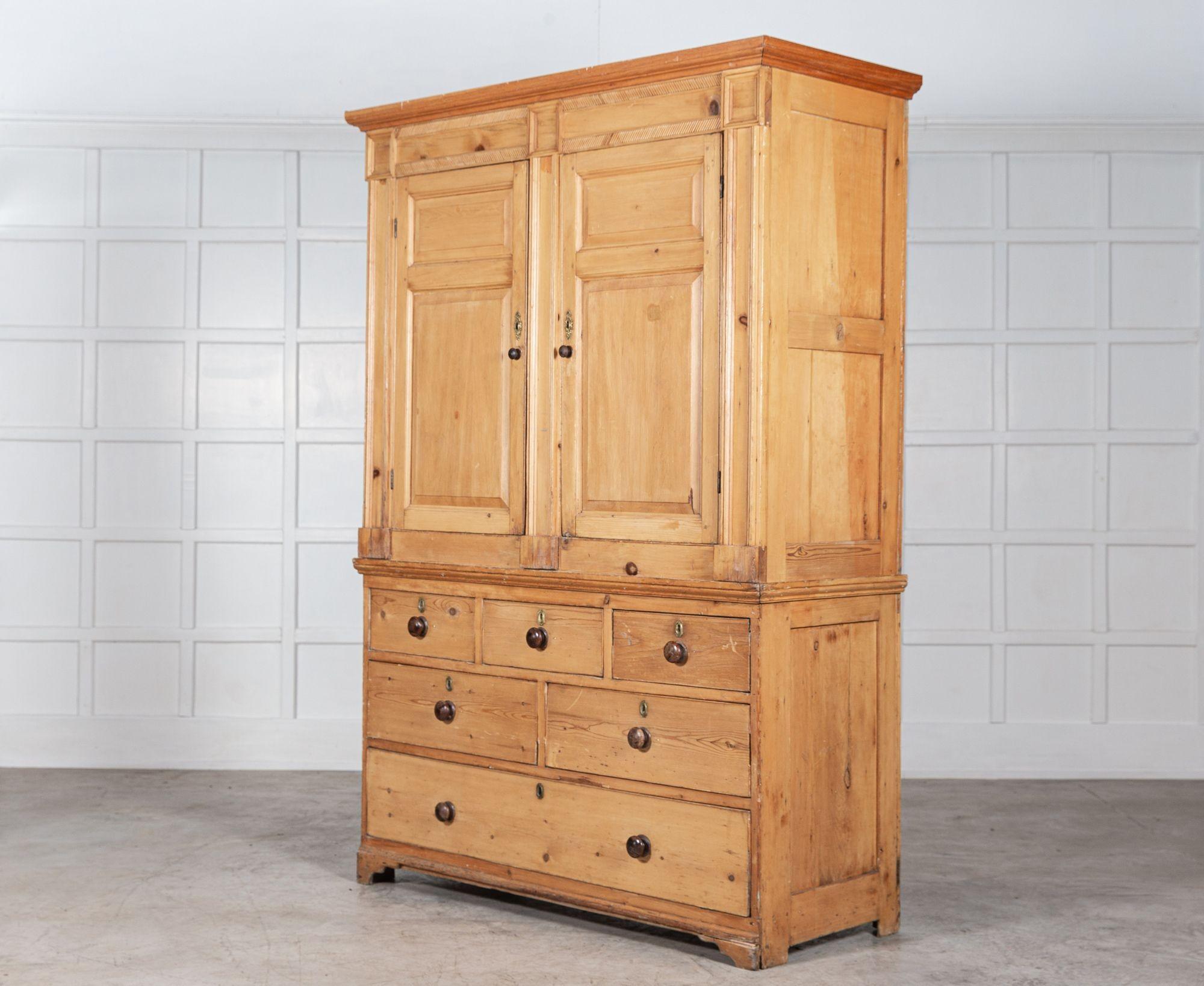 Gran armario de madera de pino de la Regencia inglesa Pino en venta