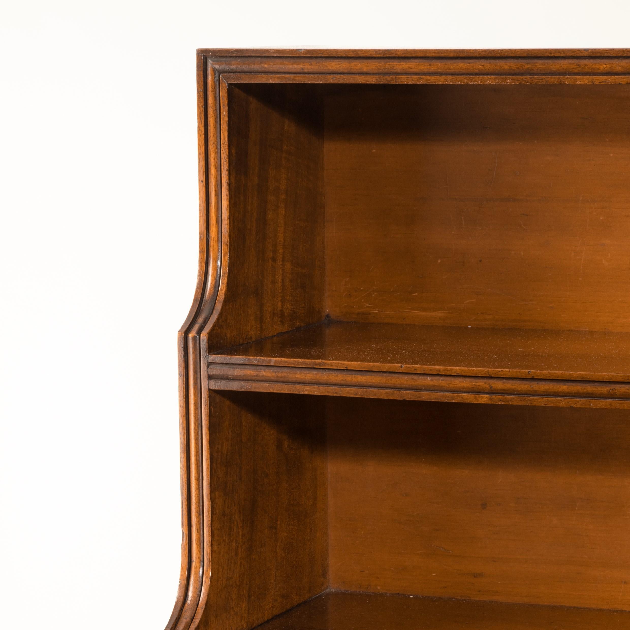 Large Regency Mahogany Waterfall Open Bookcase In Good Condition In Lymington, Hampshire