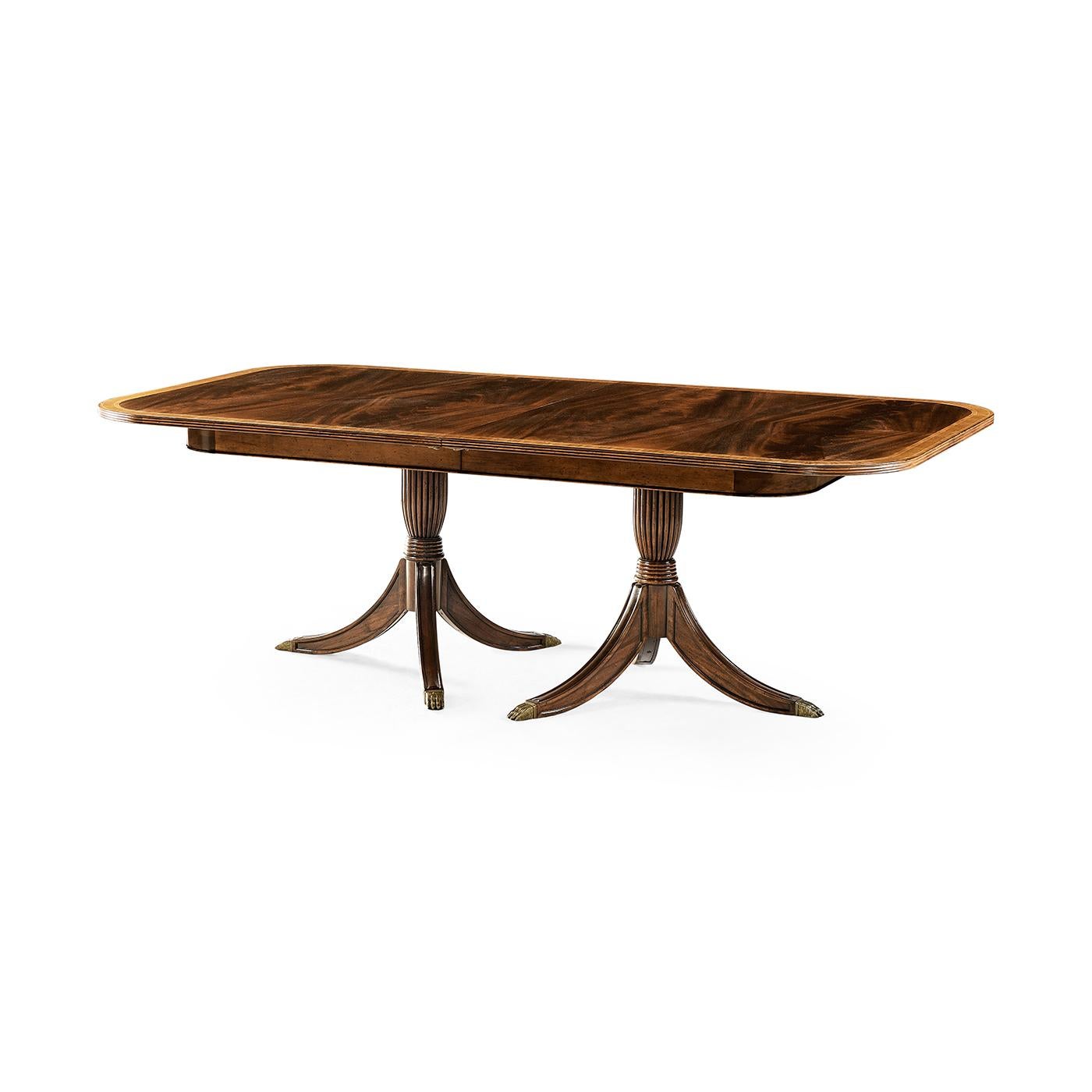 Crafted with crotch mahogany veneers, its extendable top features rich grain patterns. The two 22