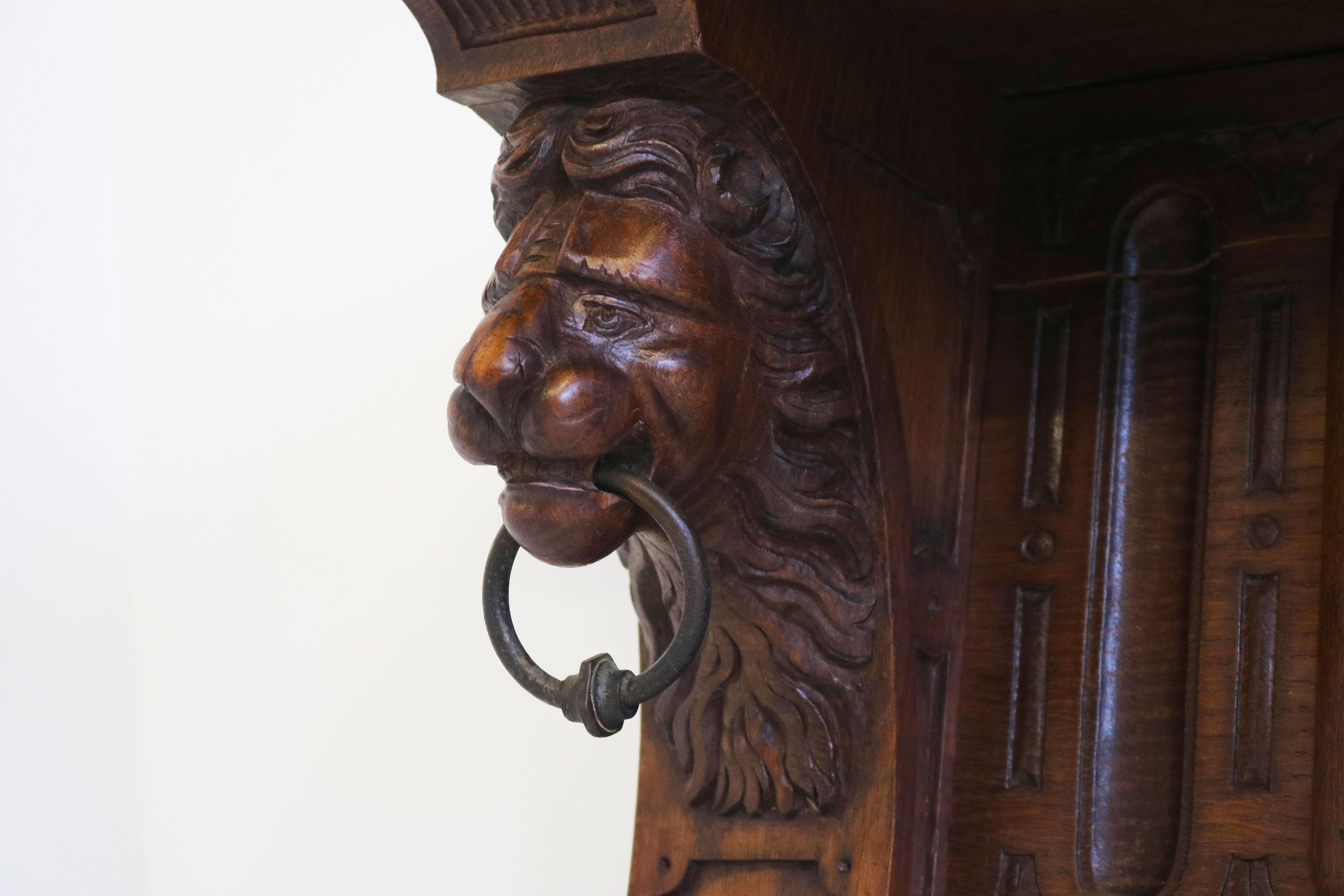Large Renaissance Revival coat rack / Hat rack Lion Masks Oak & bronze hallway  For Sale 1