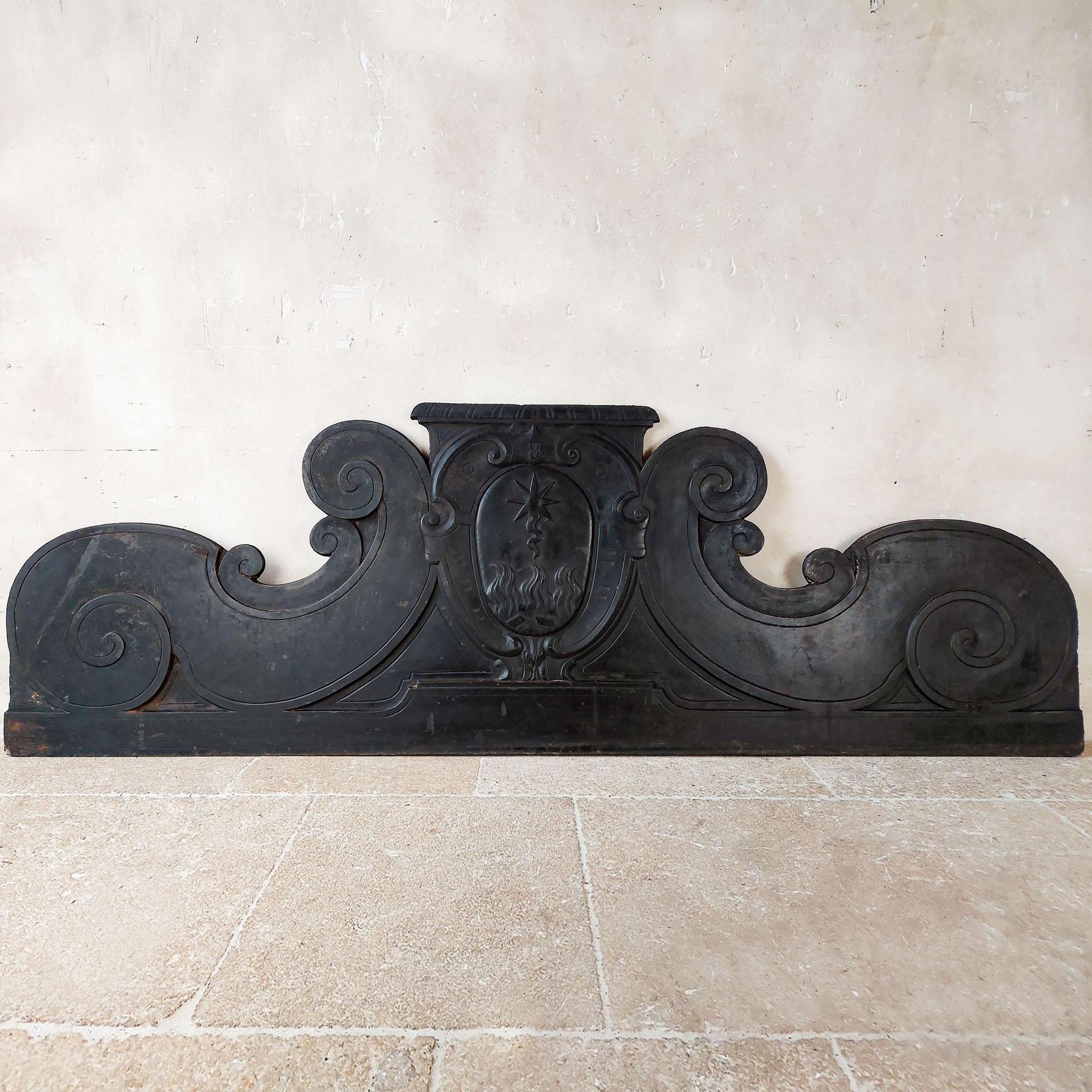 Large Renaissance slate ornament panel with coat of arms and C-scrolls. This beautiful heavy antique slate plate would be a wonderful eye-catcher, for example as a backsplash in the kitchen.

h 64 x w 192 x d 2.2 cm