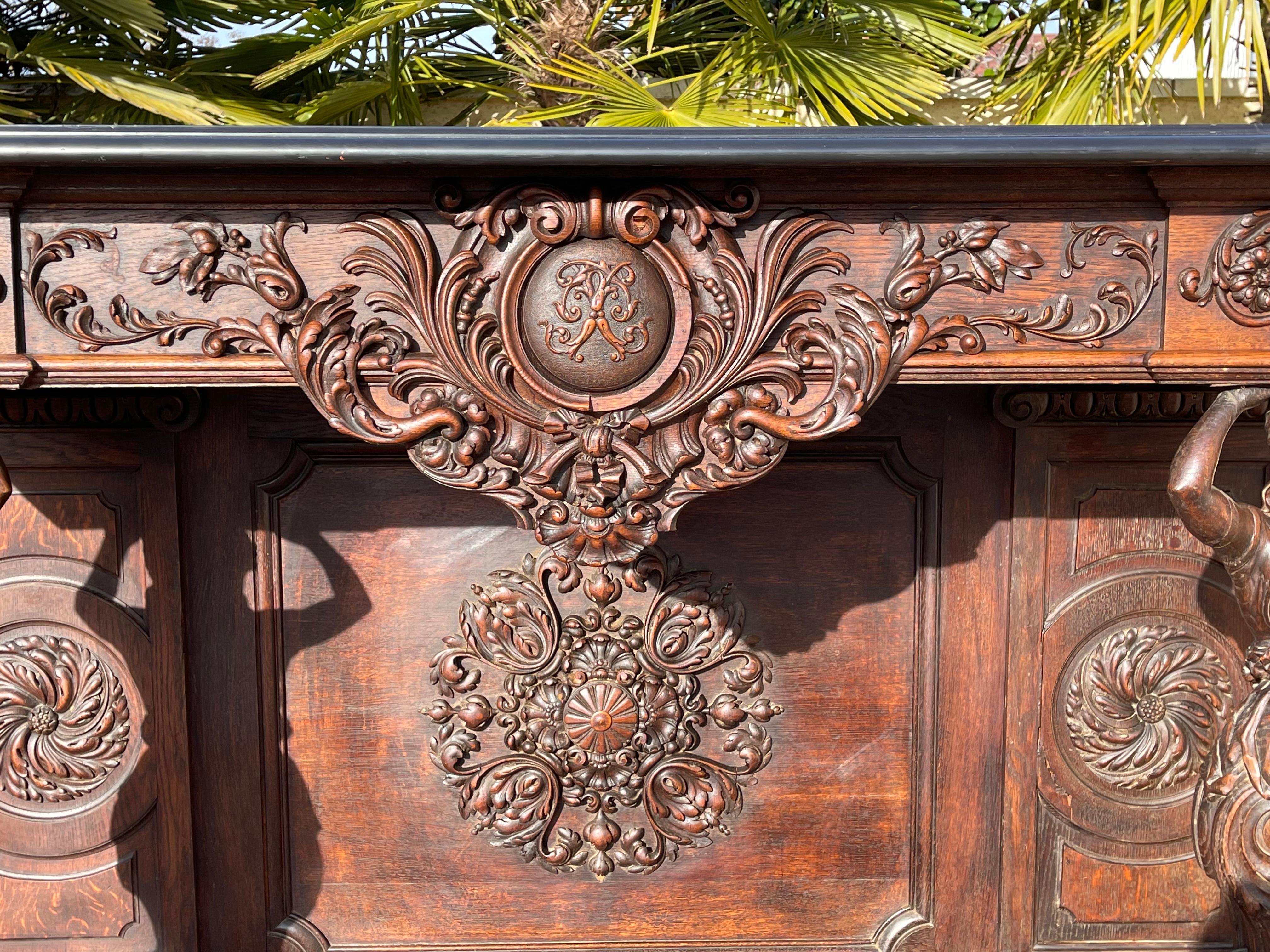 Superb and large console richly carved in Renaissance style oak. It features a black Granite marble from Belgium. 19th century. Good condition.