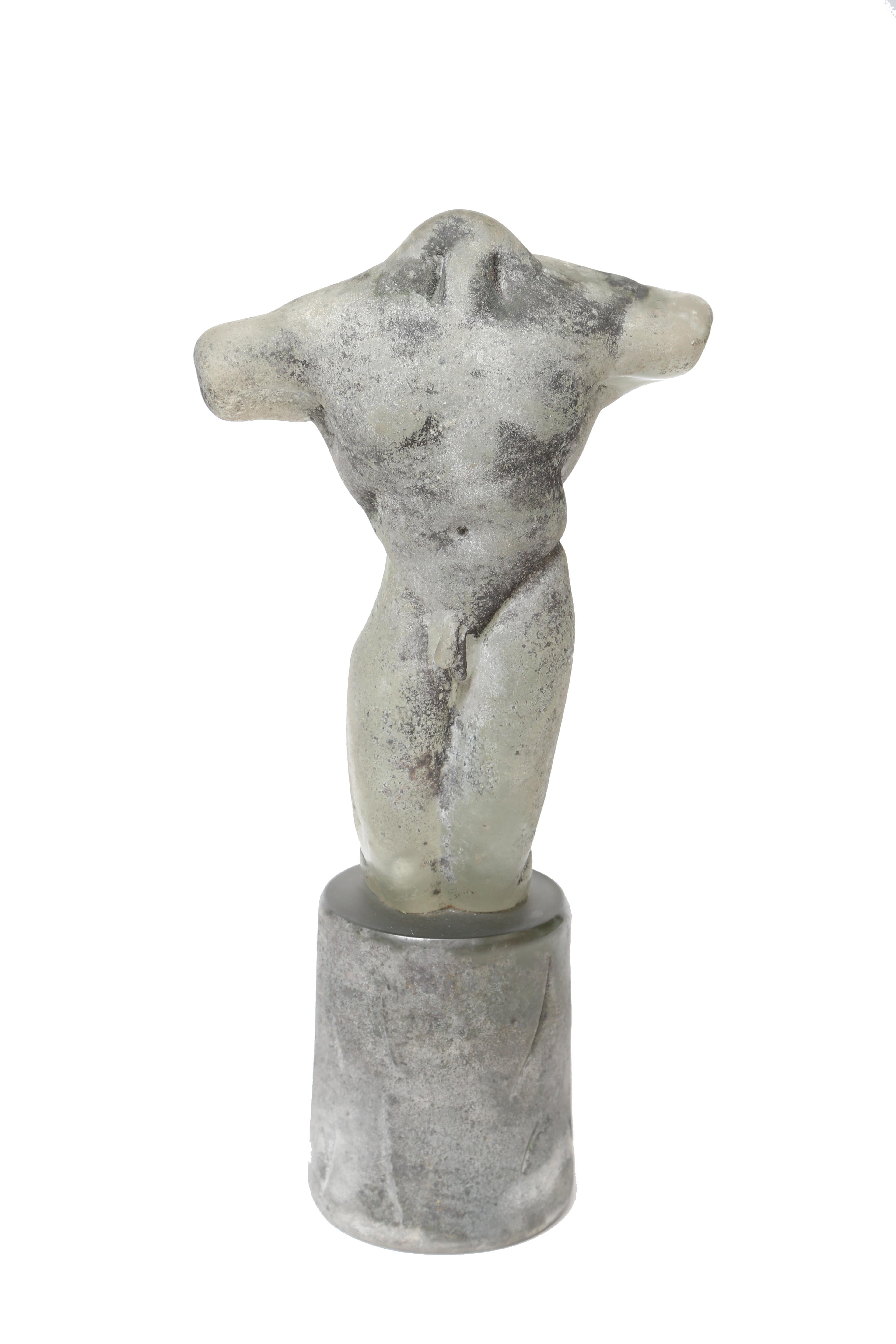 Una grande scultura di Murano che ricalca il David di Michelangelos.
Una bella superficie e una grande presenza.