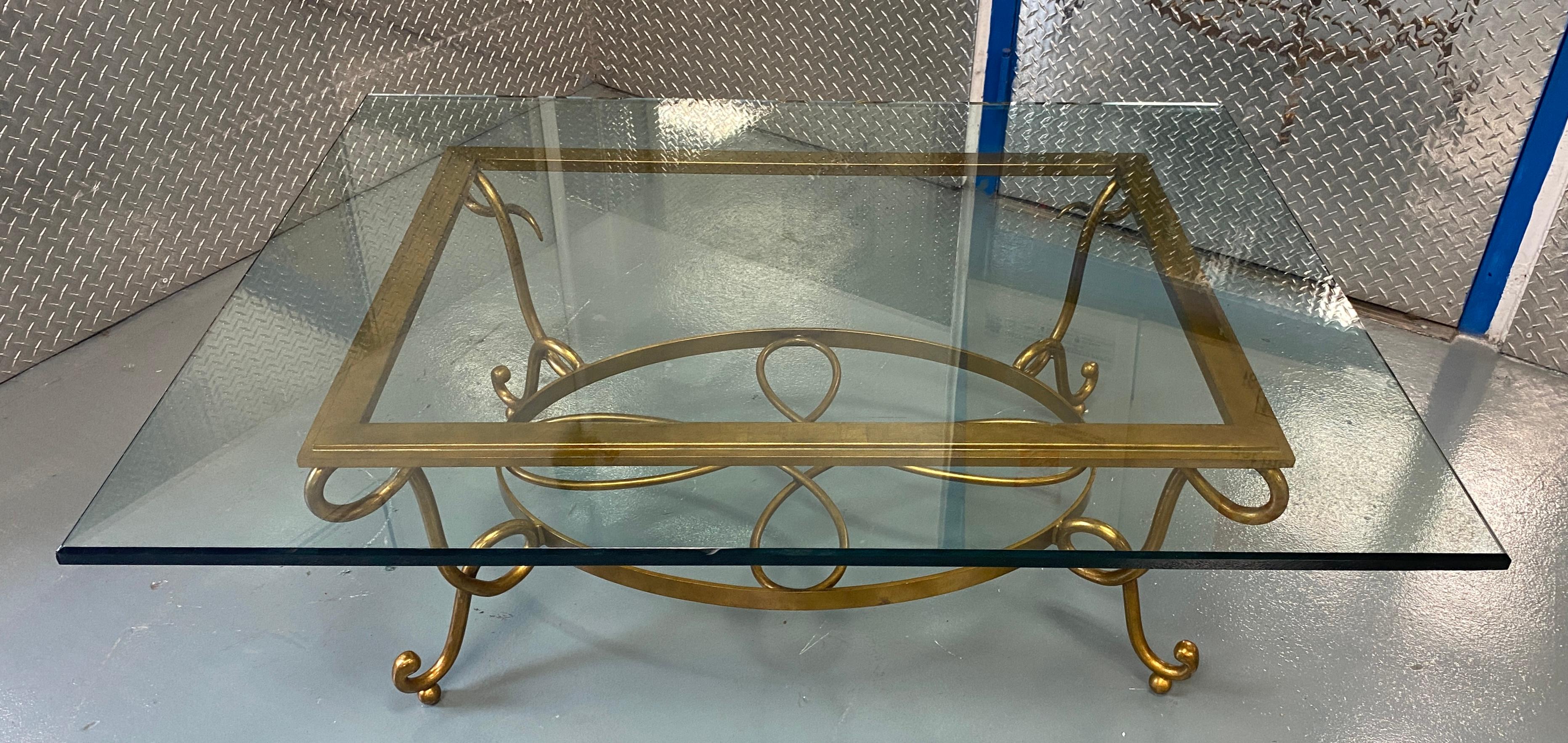 Mesa baja grande de hierro estilo René Prou o Cocktail Tables francesa de los años 40 en Bueno estado para la venta en Miami, FL