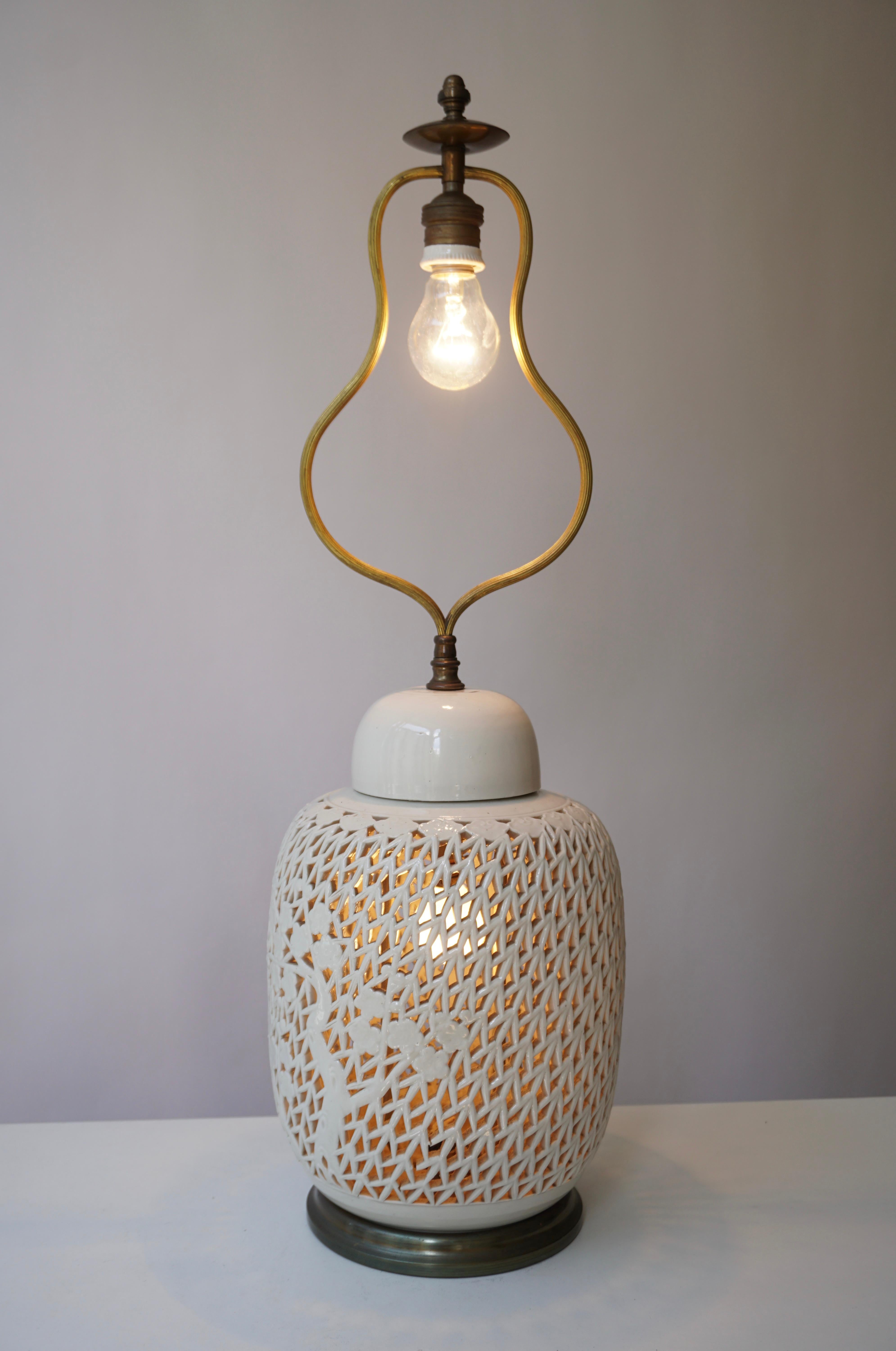 reticulated lamp