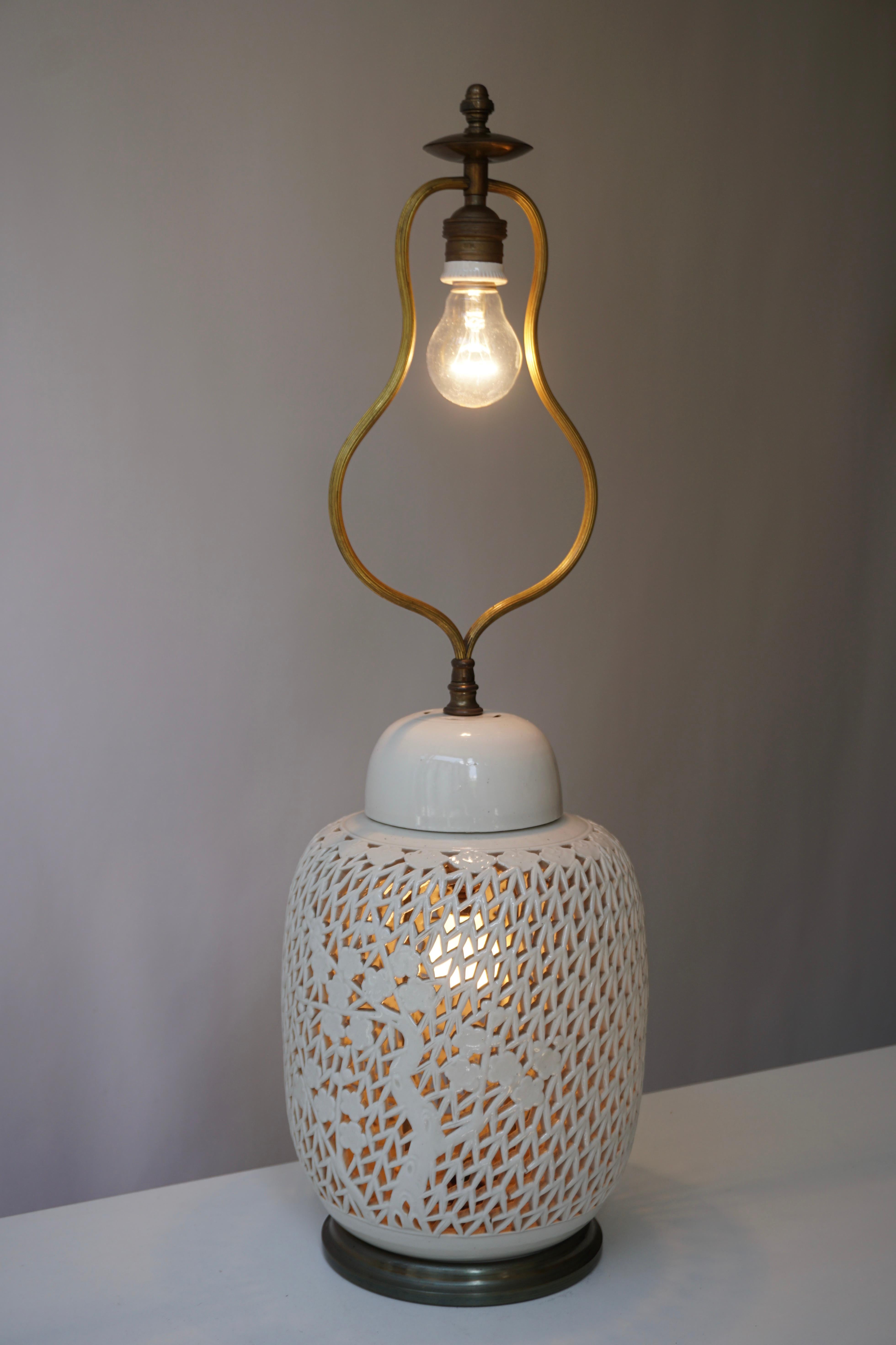 Large Reticulated Porcelain Blanc De Chine Table Lamp In Good Condition For Sale In Antwerp, BE