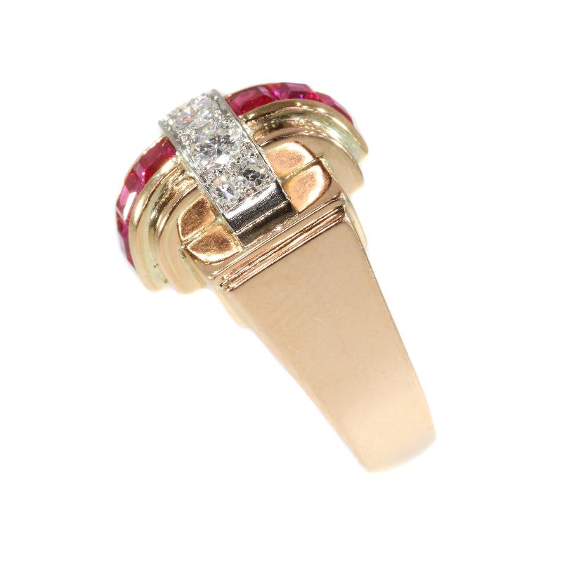 Large Retro Ruby and Diamond 18 Karat Rose Gold Cocktail Ring, 1940s For Sale 8