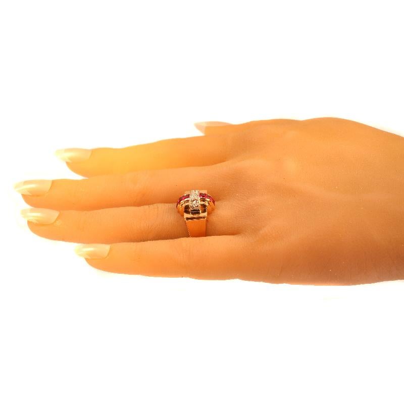 Large Retro Ruby and Diamond 18 Karat Rose Gold Cocktail Ring, 1940s For Sale 12