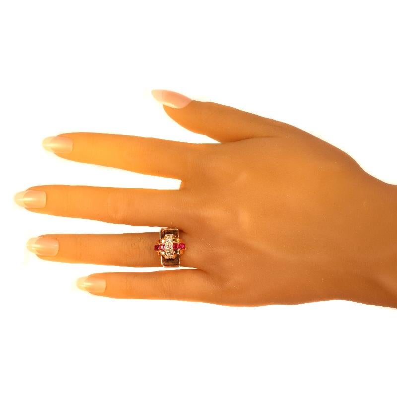 Large Retro Ruby and Diamond 18 Karat Rose Gold Cocktail Ring, 1940s For Sale 13