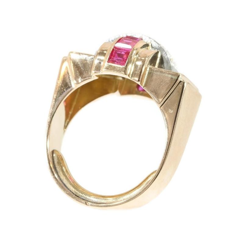 Large Retro Ruby and Diamond 18 Karat Rose Gold Cocktail Ring, 1940s For Sale 3