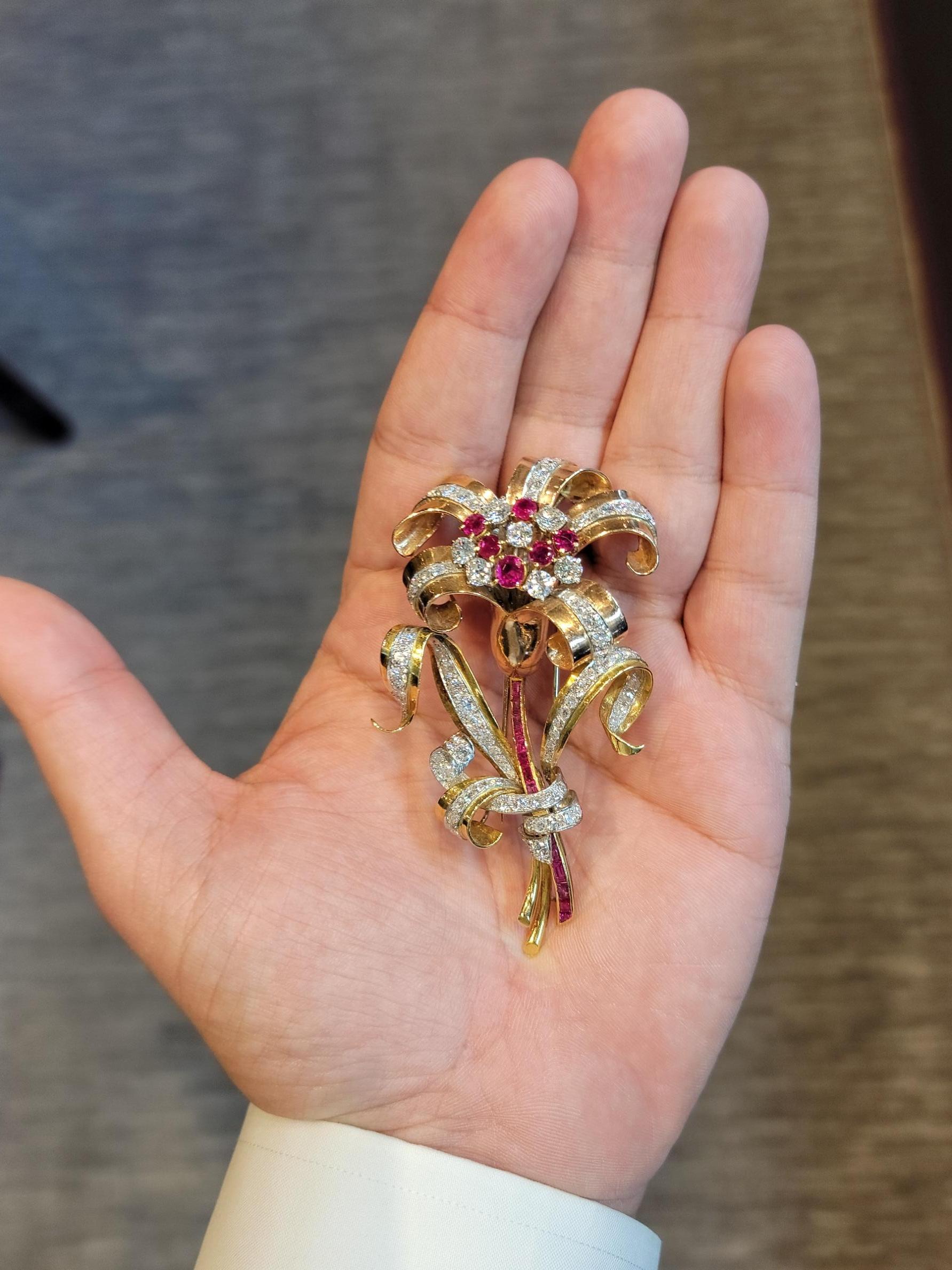 Große Retro-Blumenbrosche mit Rubin und Diamant im Zustand „Hervorragend“ im Angebot in New York, NY
