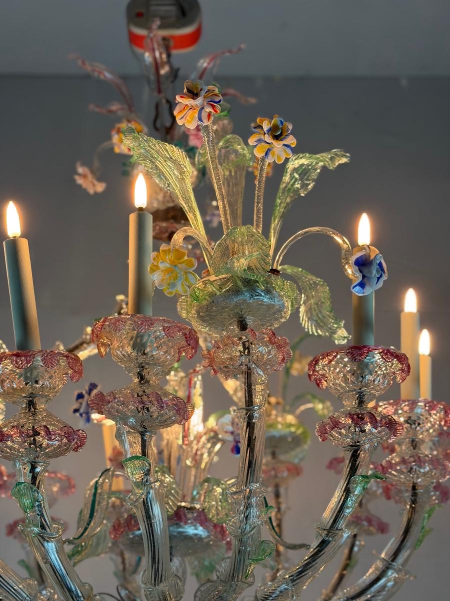 Gran araña veneciana Rezzonico de cristal de Murano multicolor, hacia 1920 en venta 6