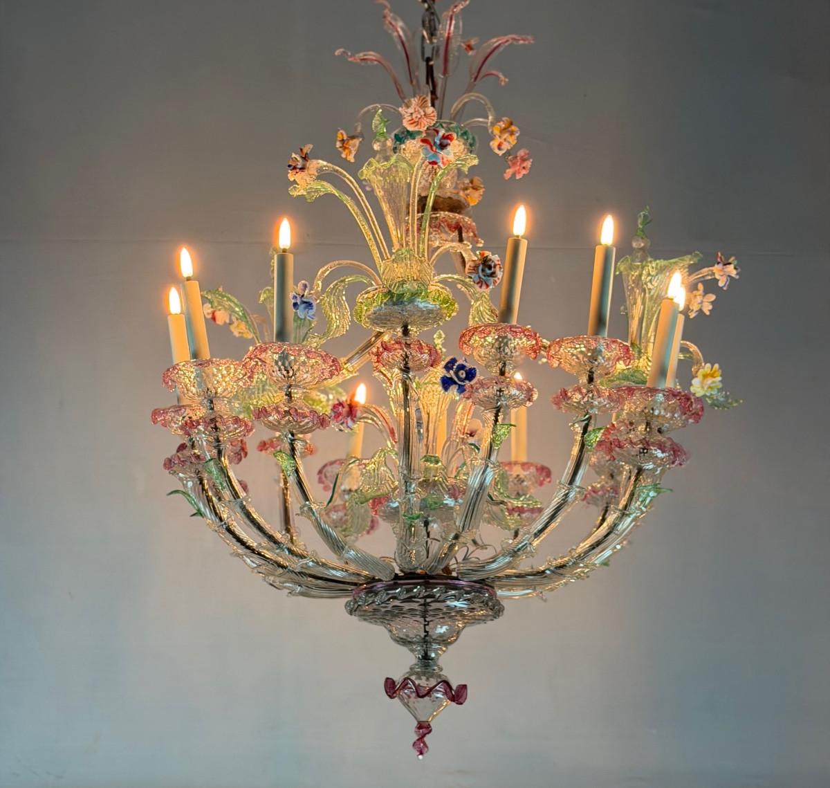 Gran araña veneciana Rezzonico de cristal de Murano multicolor, hacia 1920 en venta 7