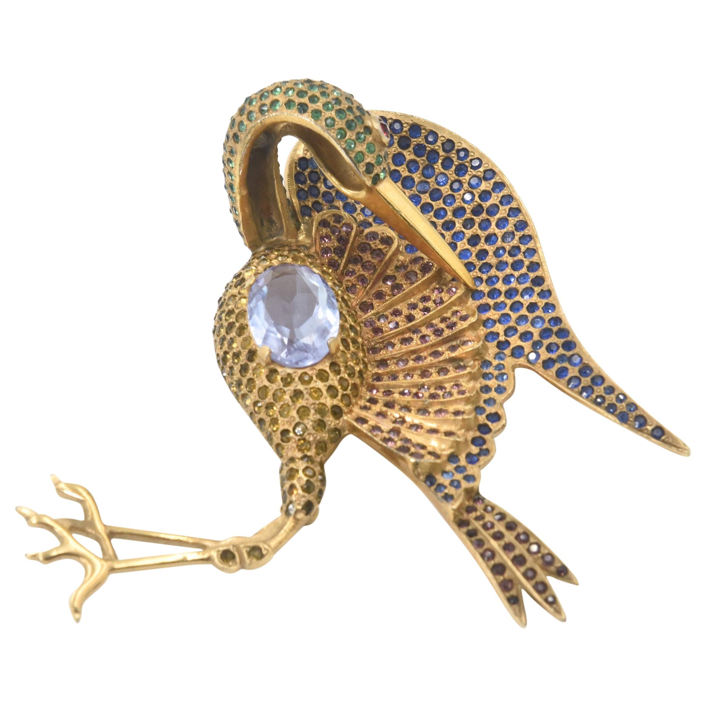 Grande broche oiseau grue en plaqué or avec strass