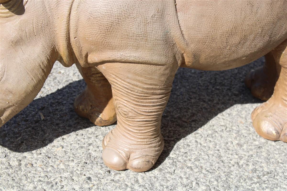 italien Grande sculpture de rhinocéros en résine des années 1990 en vente