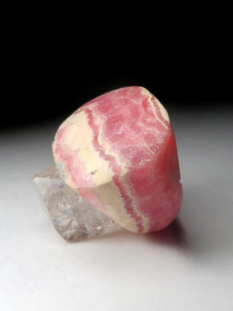 Large Rhodochrosite Solid Ring Patterned Pink Argentinian Healing jewelry For Sale 4