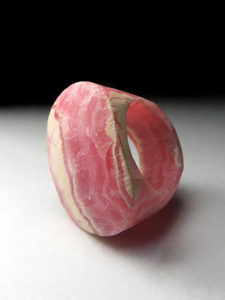 Large Rhodochrosite Solid Ring Patterned Pink Argentinian Healing jewelry For Sale 2