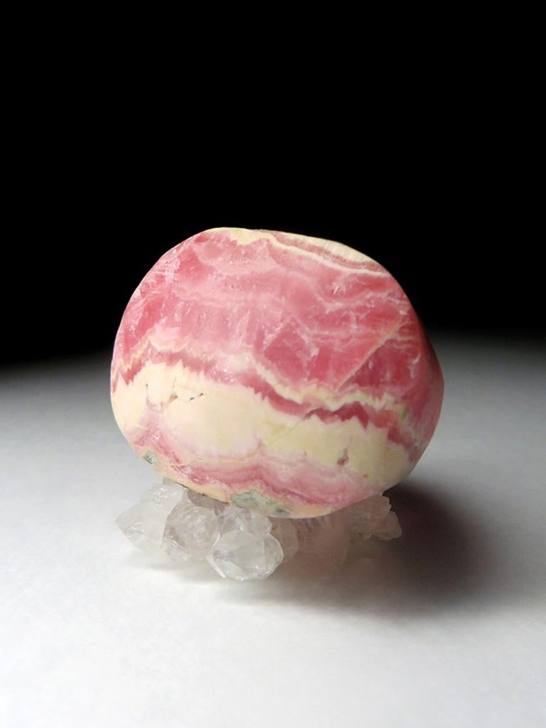 Large Rhodochrosite Solid Ring Patterned Pink Argentinian Healing jewelry For Sale 3