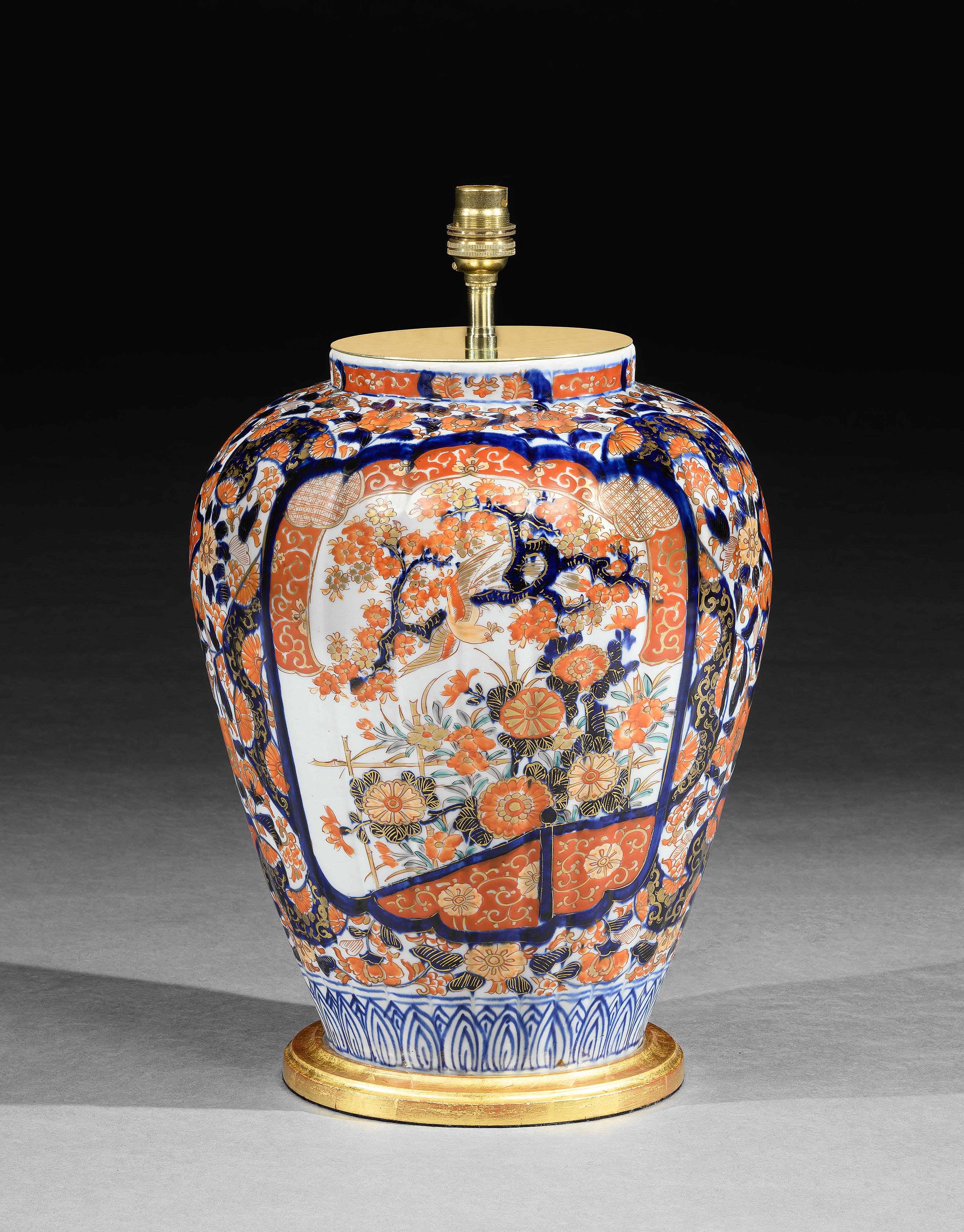 Giapponese Grande lampada da tavolo antica giapponese Imari a coste del XIX secolo in vendita
